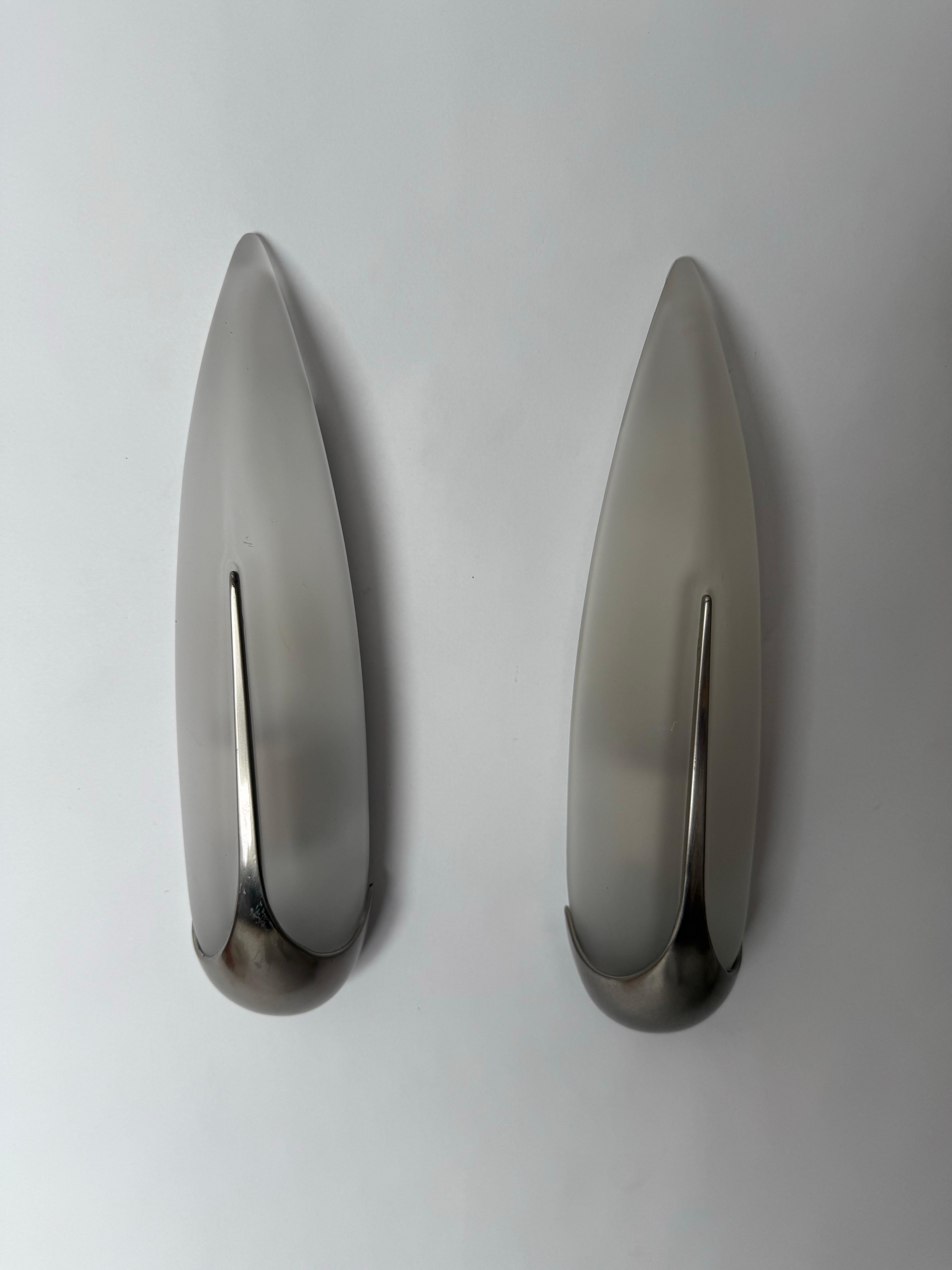 Austriaco Coppia di applique in vetro con base in metallo di Kolarz Leuchten, anni '80 in vendita