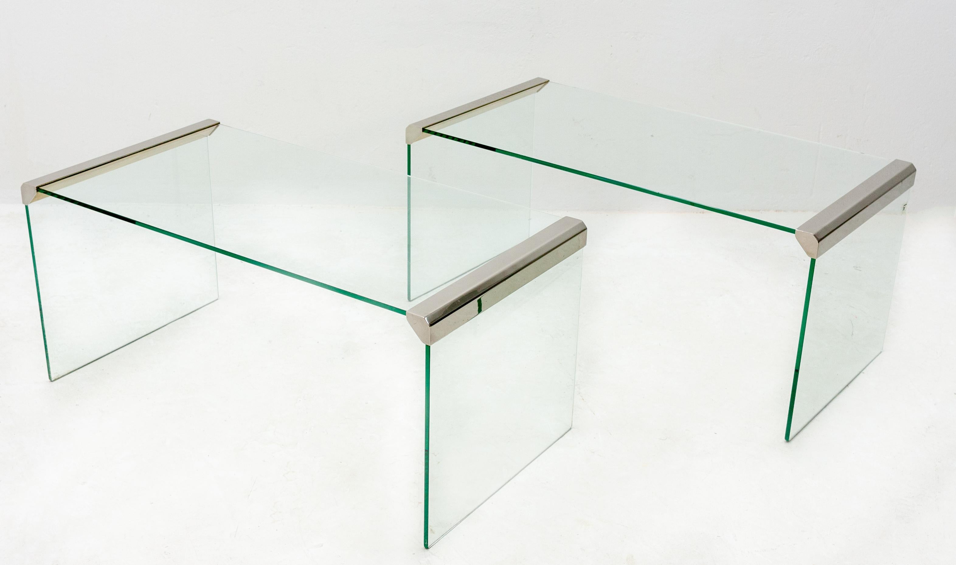 Very nice set of glass side tables, made by Galotti & Radice, Italy, 1970s. Tempered glass with chromed stainless steel corners.
Very good condition.