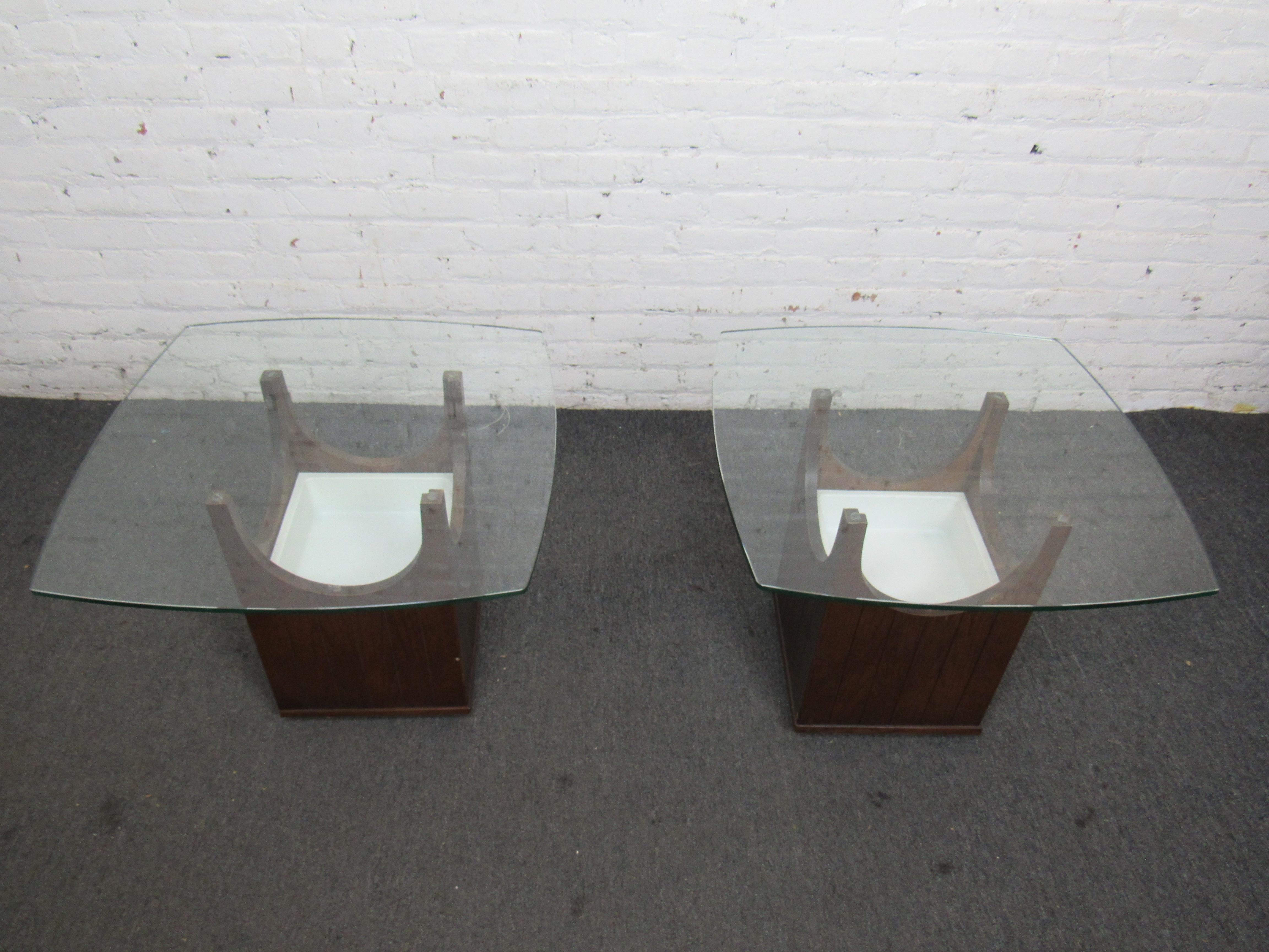 Interesting and sizable pair of glass side tables. The small sunken white space under the glass can be used for a little storage. 
(Please confirm item location - NY or NJ - with dealer).
 