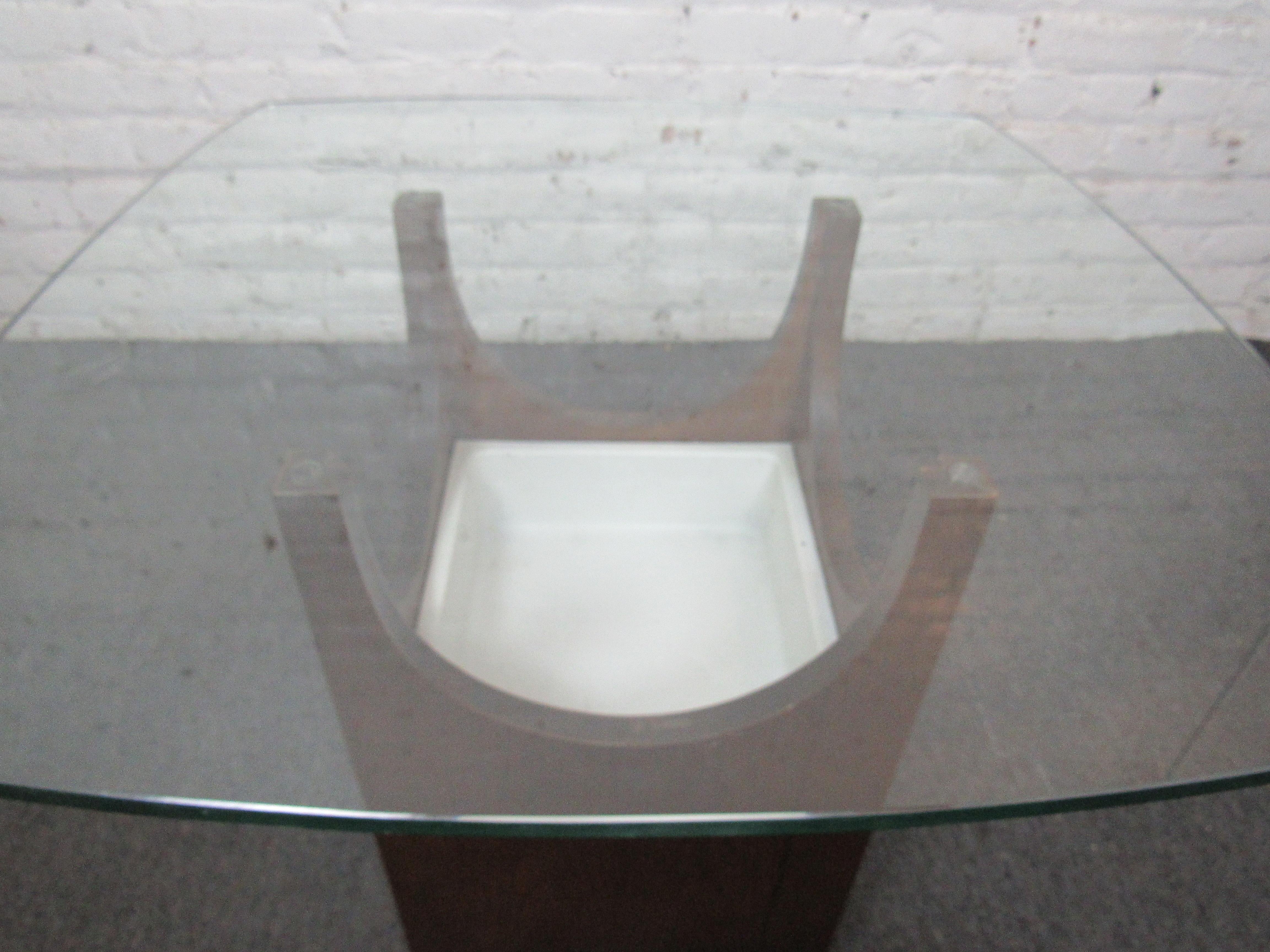 Pair of Glass Side Tables In Good Condition For Sale In Brooklyn, NY