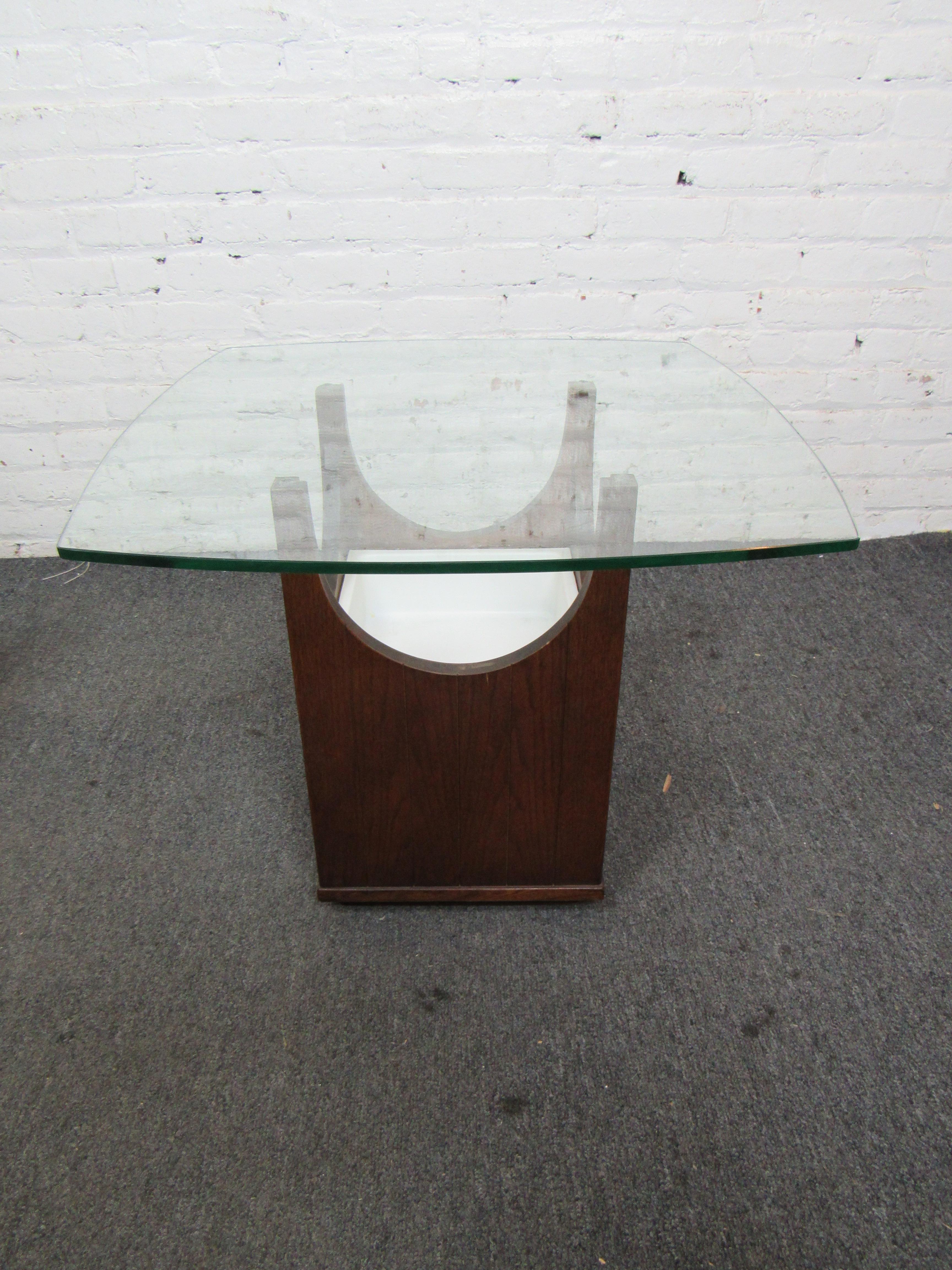 20th Century Pair of Glass Side Tables For Sale