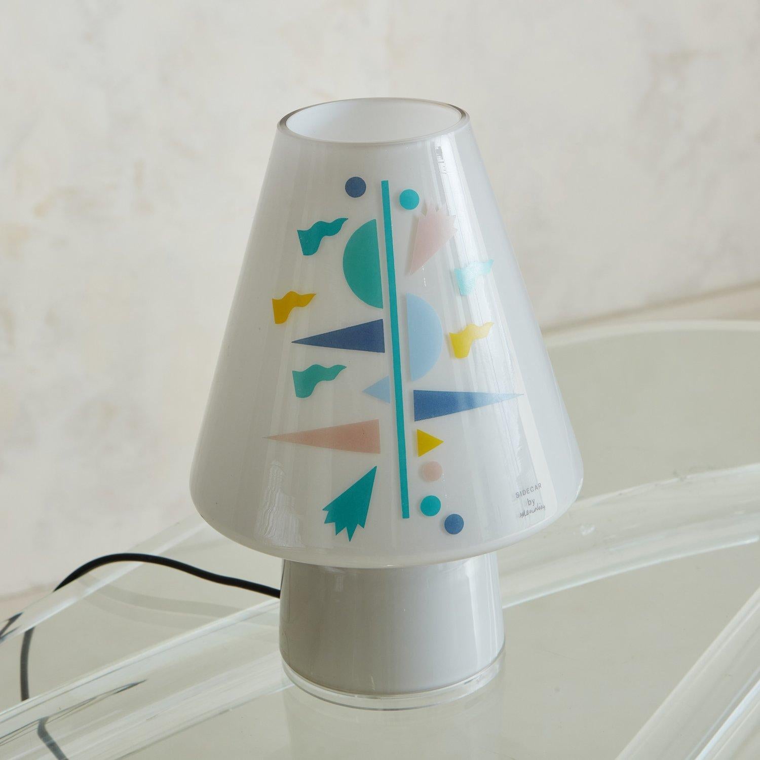 Français Paire de lampes d'appoint en verre d'Alessandro Mendini pour Artemide, France, années 1980
