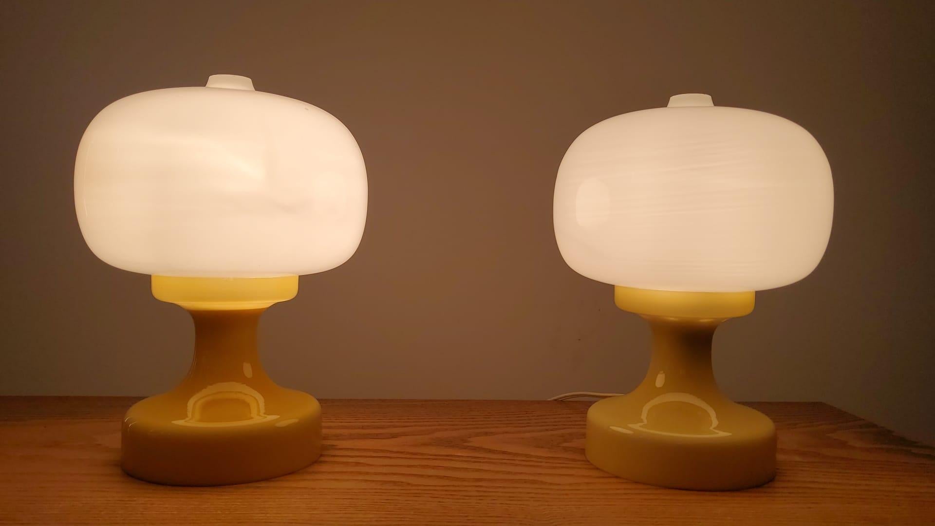 Paire de lampes de bureau en verre, années 1970 en vente 4