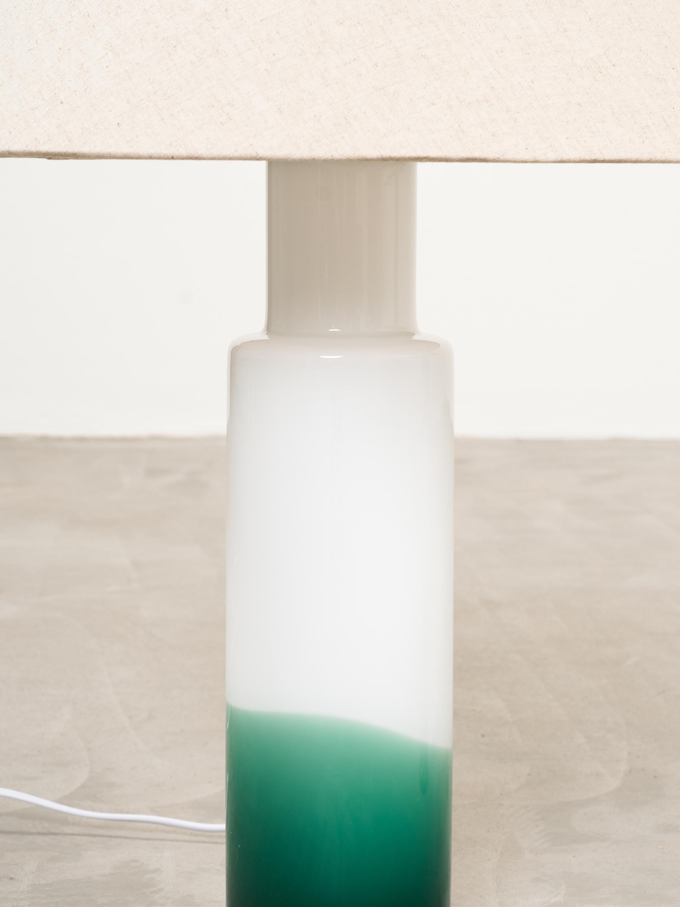 Fin du 20e siècle Paire de lampes de table en verre par Uno & Östen Kristiansson pour Luxus, Suède, années 1970 en vente