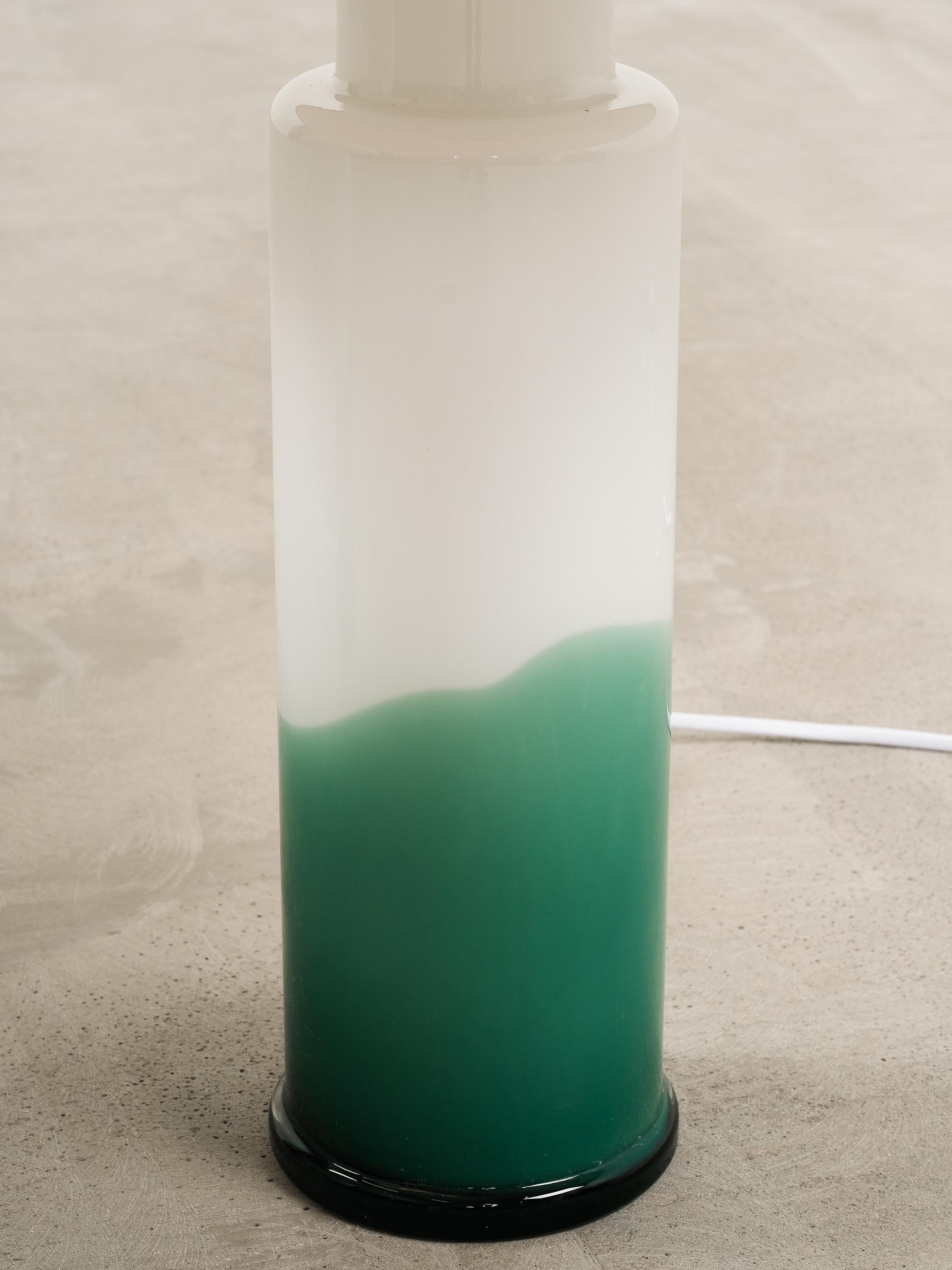 Verre Paire de lampes de table en verre par Uno & Östen Kristiansson pour Luxus, Suède, années 1970 en vente