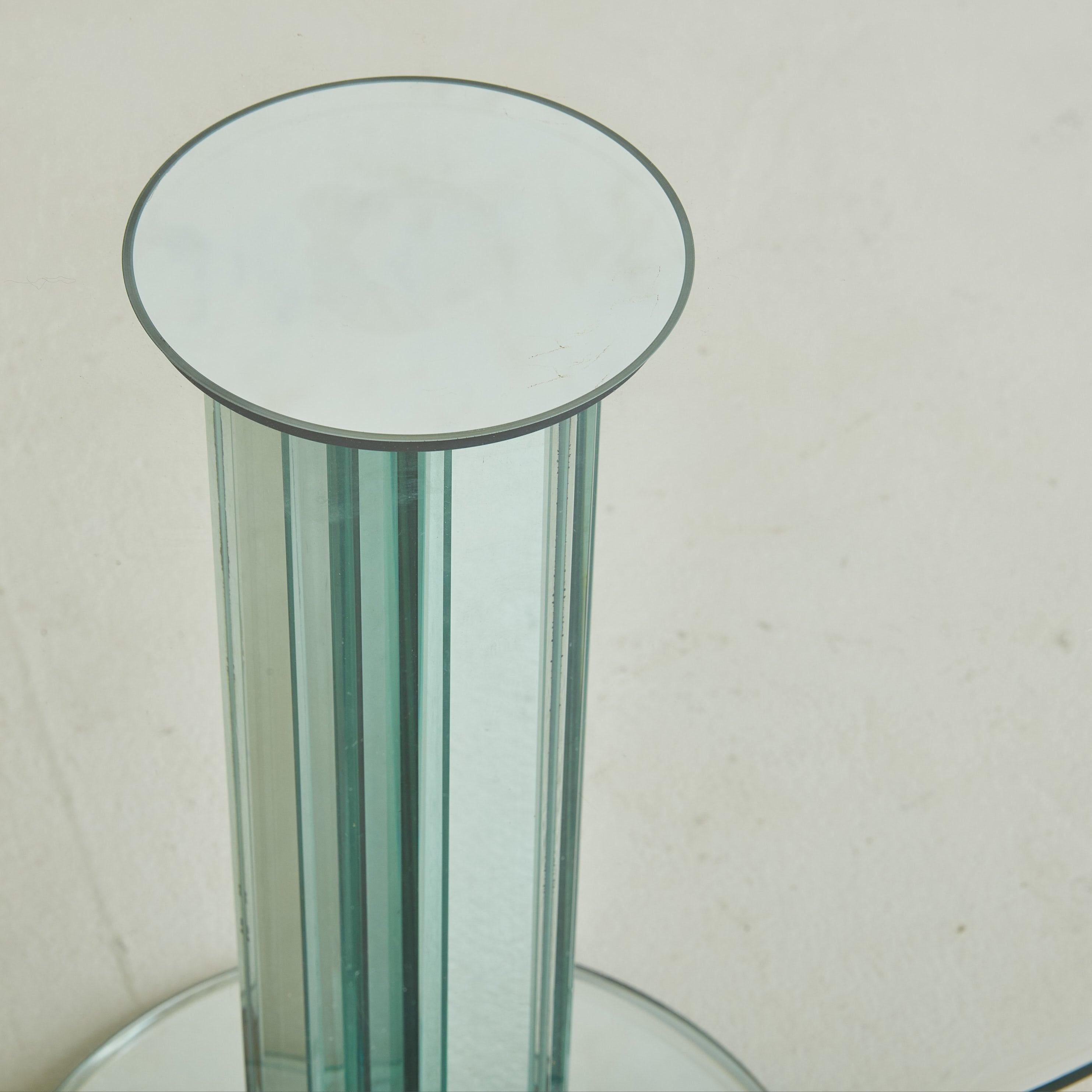 Pareja de mesas auxiliares con tapa de cristal y espejo Atribuidas a Luigi Massoni para Gallotti en Bueno estado para la venta en Chicago, IL