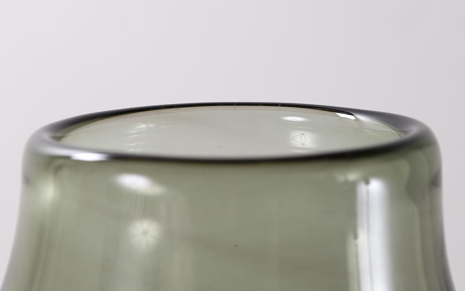 Milieu du XXe siècle Paire de vases en verre par Verval Vallauris:: circa 1950s