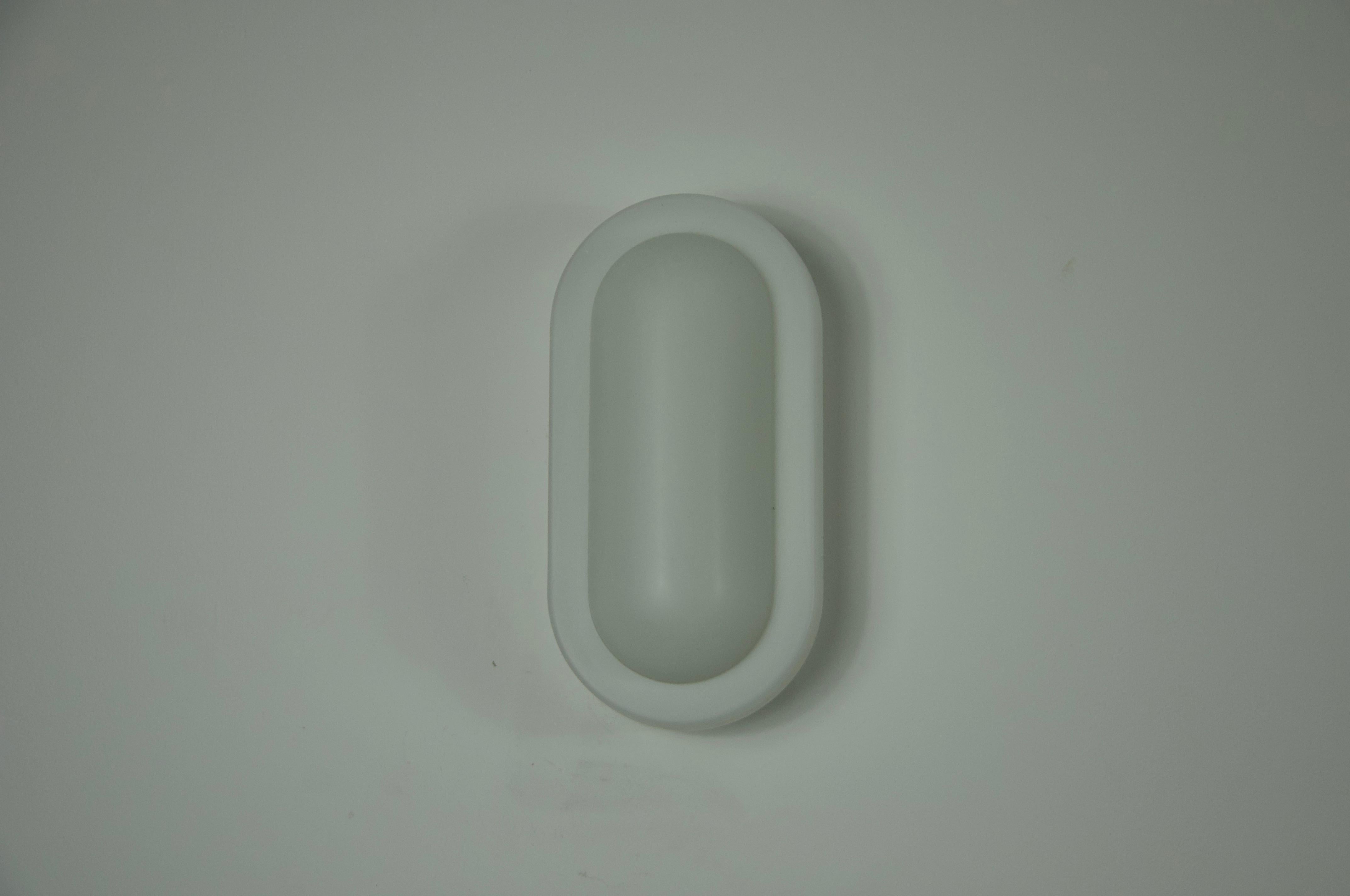 Mid-Century moderno Coppia di lampade da parete in vetro di Peill & Putzler, anni '70, Germania in vendita