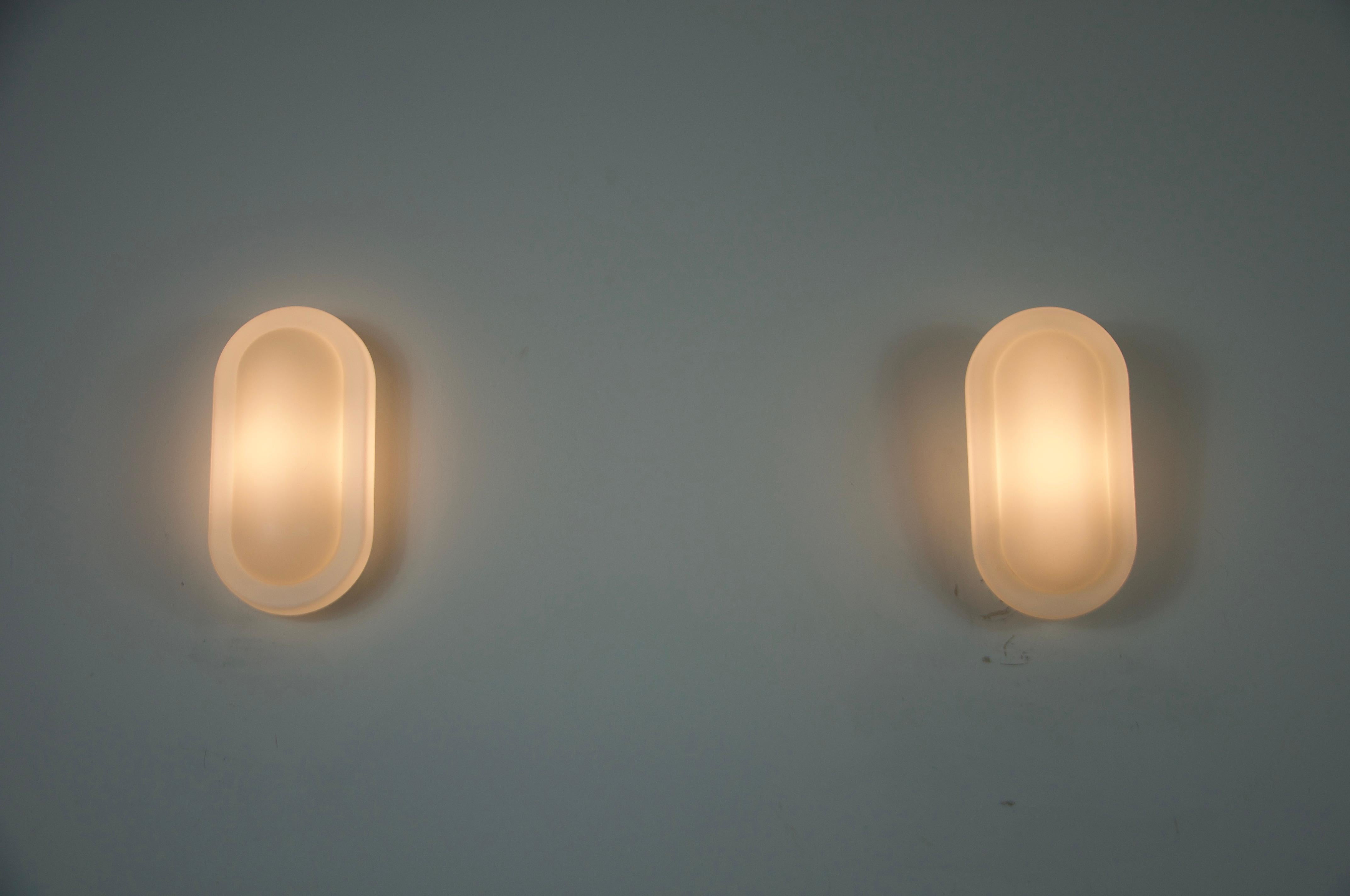 Vetro Coppia di lampade da parete in vetro di Peill & Putzler, anni '70, Germania in vendita