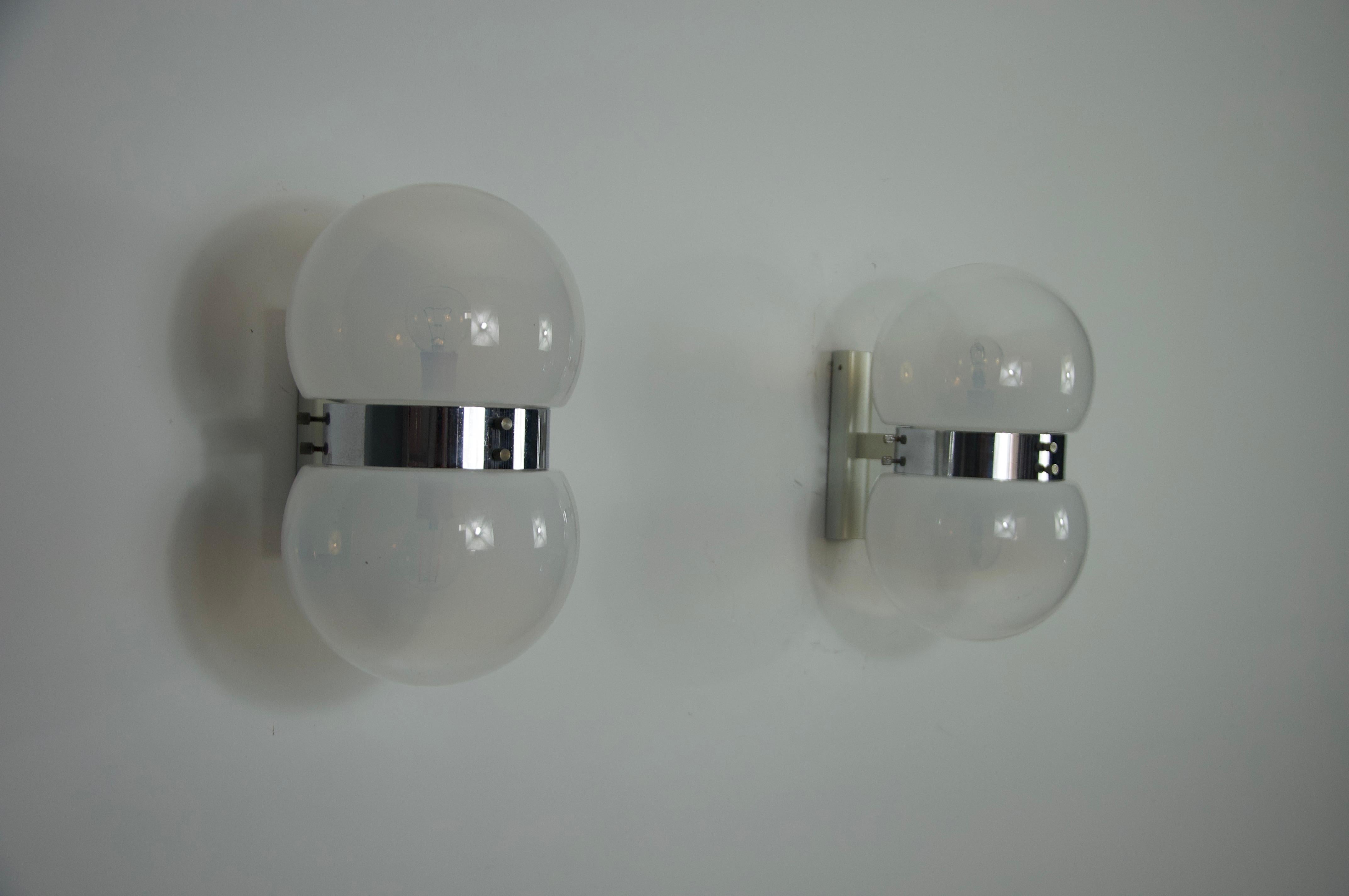 Ein Paar Wandleuchten aus Glas von Sergio Mazza für Artemide, 1960er Jahre, Italien im Angebot 5