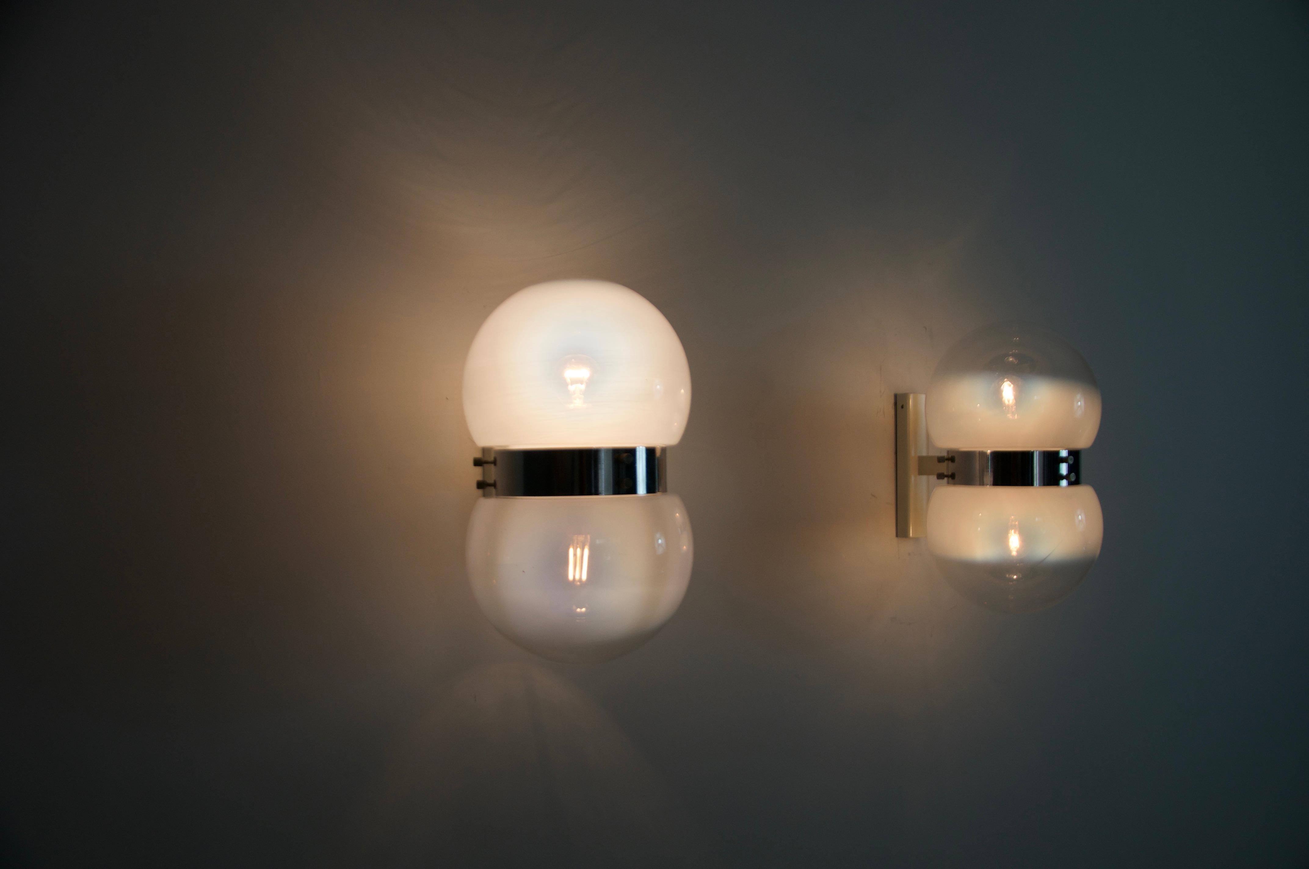 Ein Paar Wandleuchten aus Glas von Sergio Mazza für Artemide, 1960er Jahre, Italien im Angebot 2