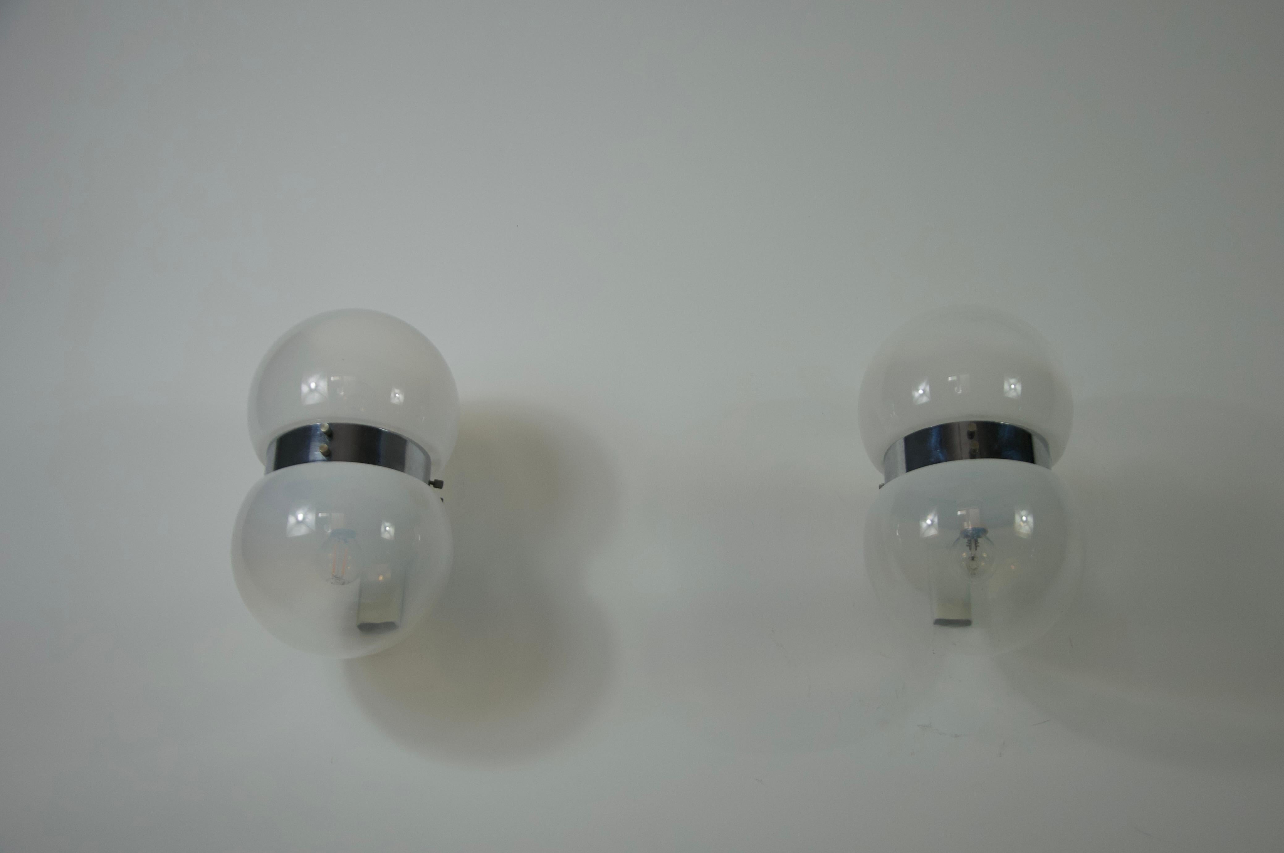 Ein Paar Wandleuchten aus Glas von Sergio Mazza für Artemide, 1960er Jahre, Italien im Angebot 3
