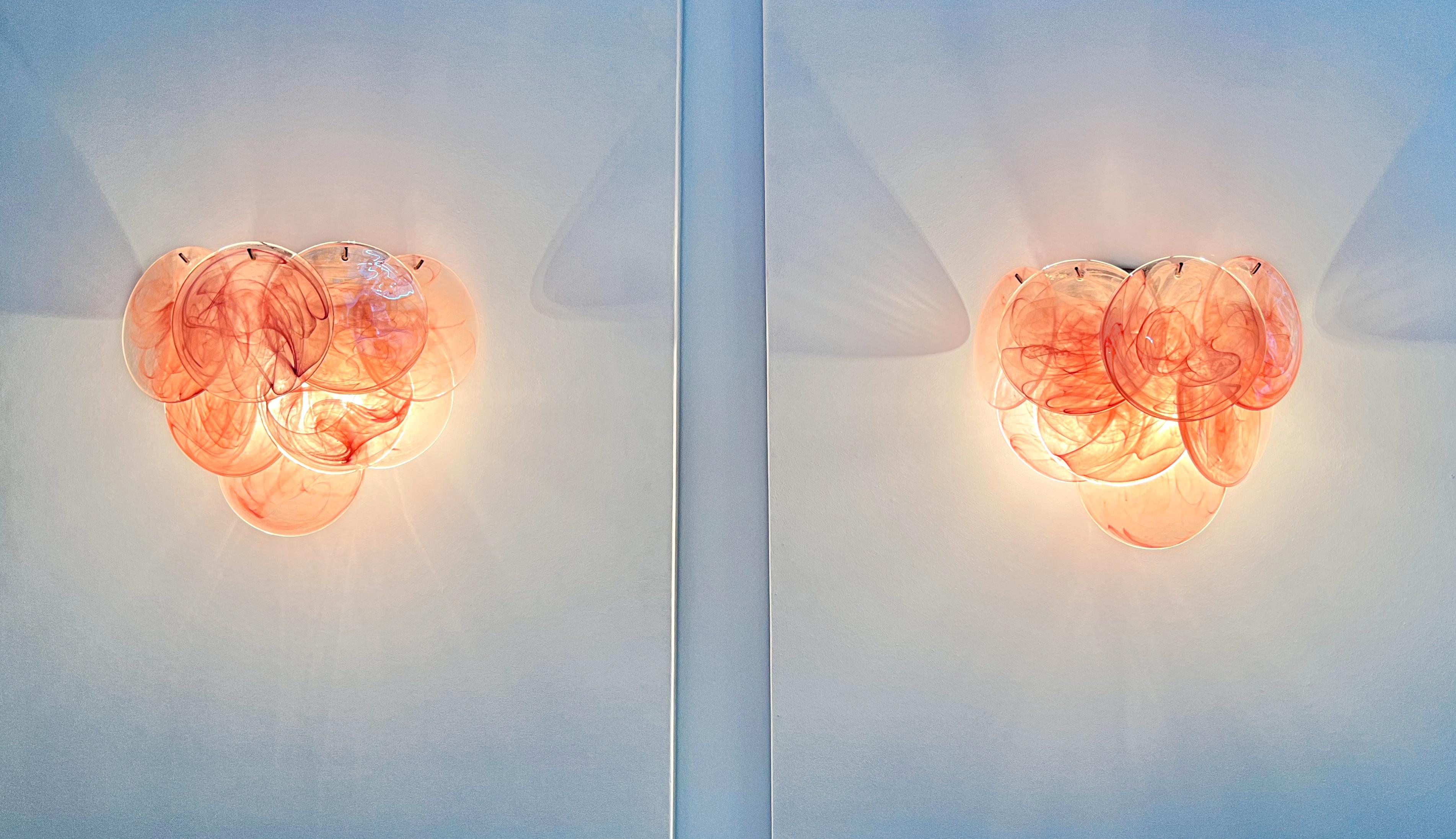 Paire d'appliques murales en verre - 10 disques irisés rose albâtre en vente 2