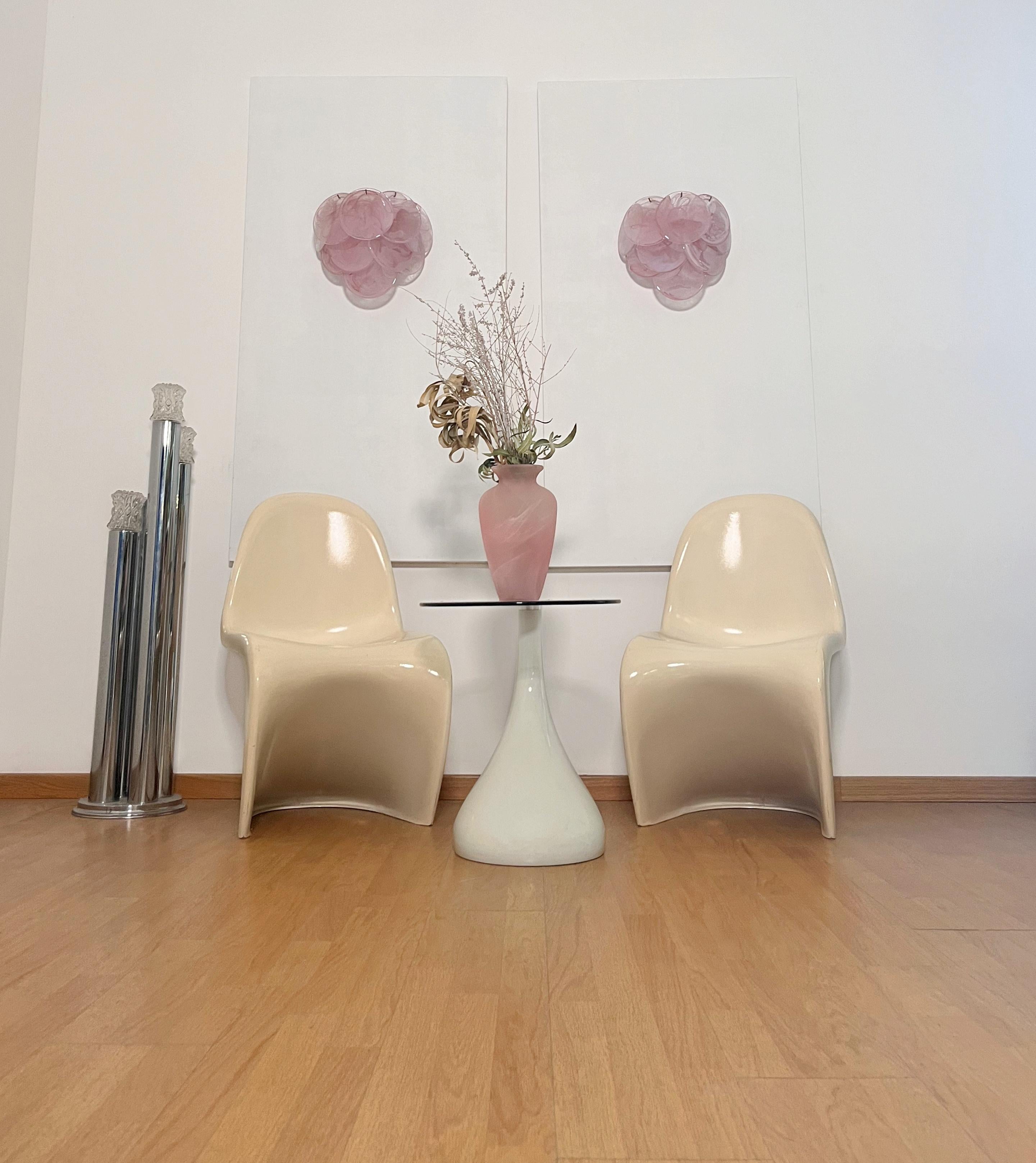 Mid-Century Modern Paire d'appliques murales en verre - 10 disques irisés rose albâtre en vente