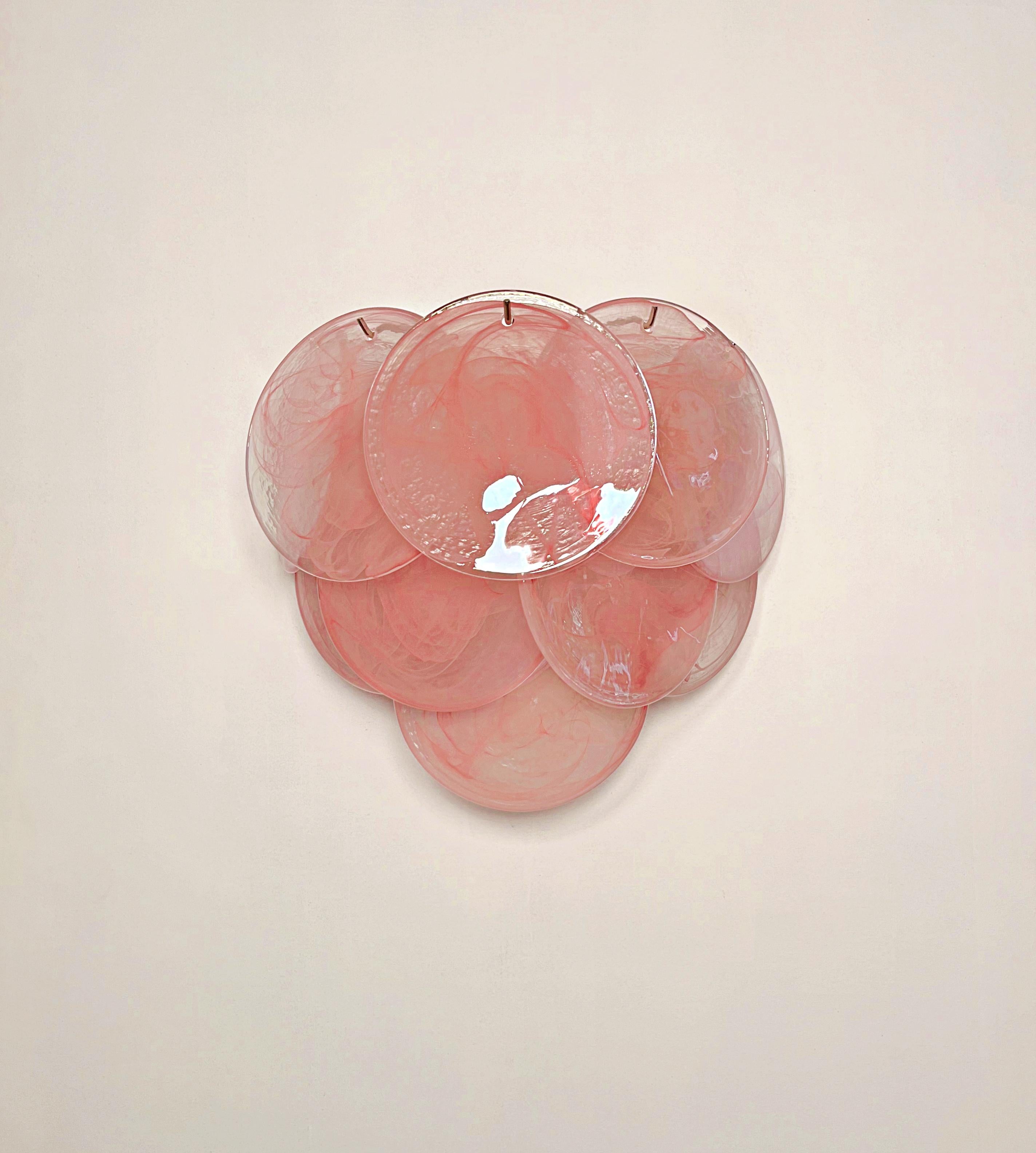 italien Paire d'appliques murales en verre - 10 disques irisés rose albâtre en vente