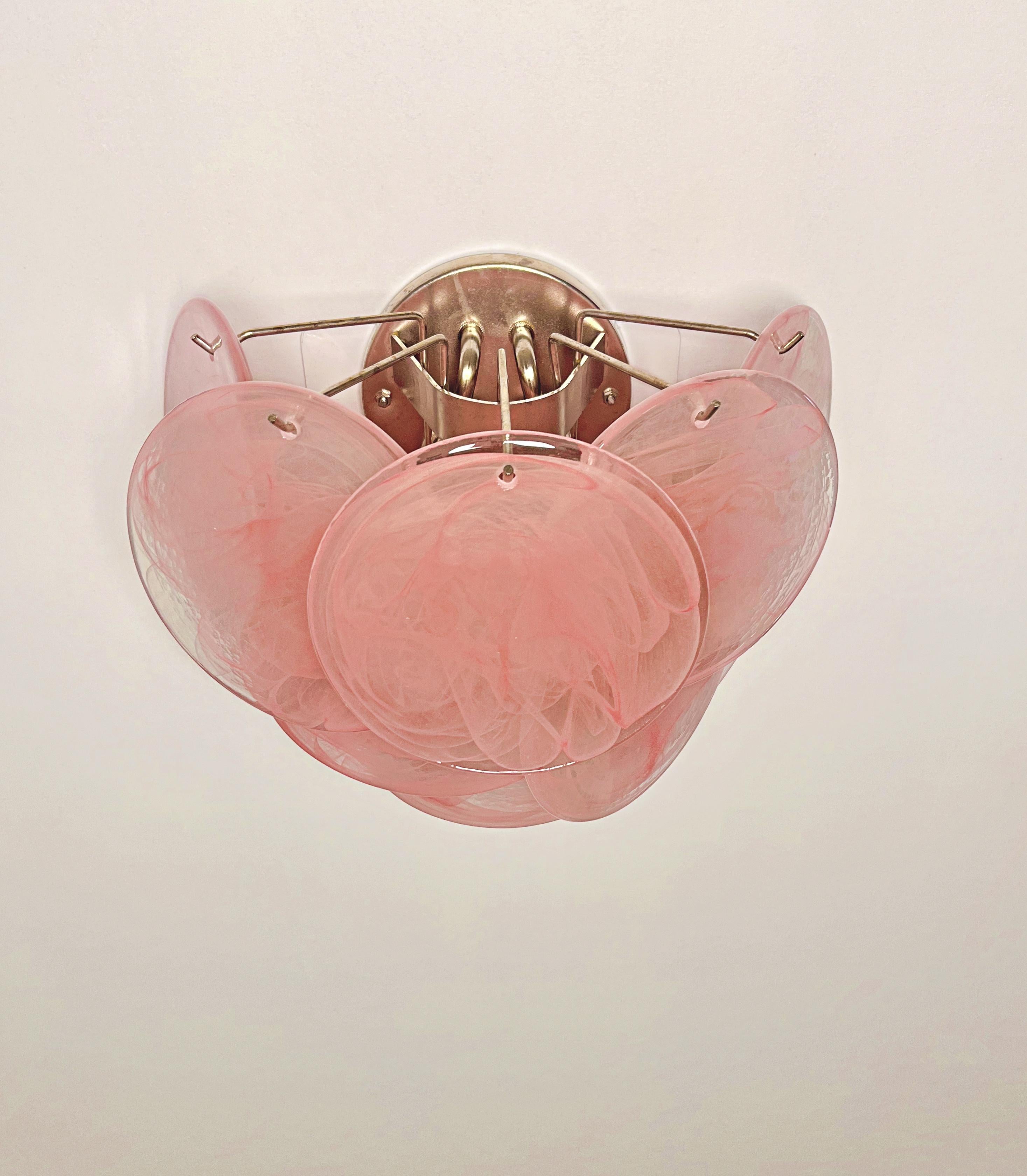 20ième siècle Paire d'appliques murales en verre - 10 disques irisés rose albâtre en vente