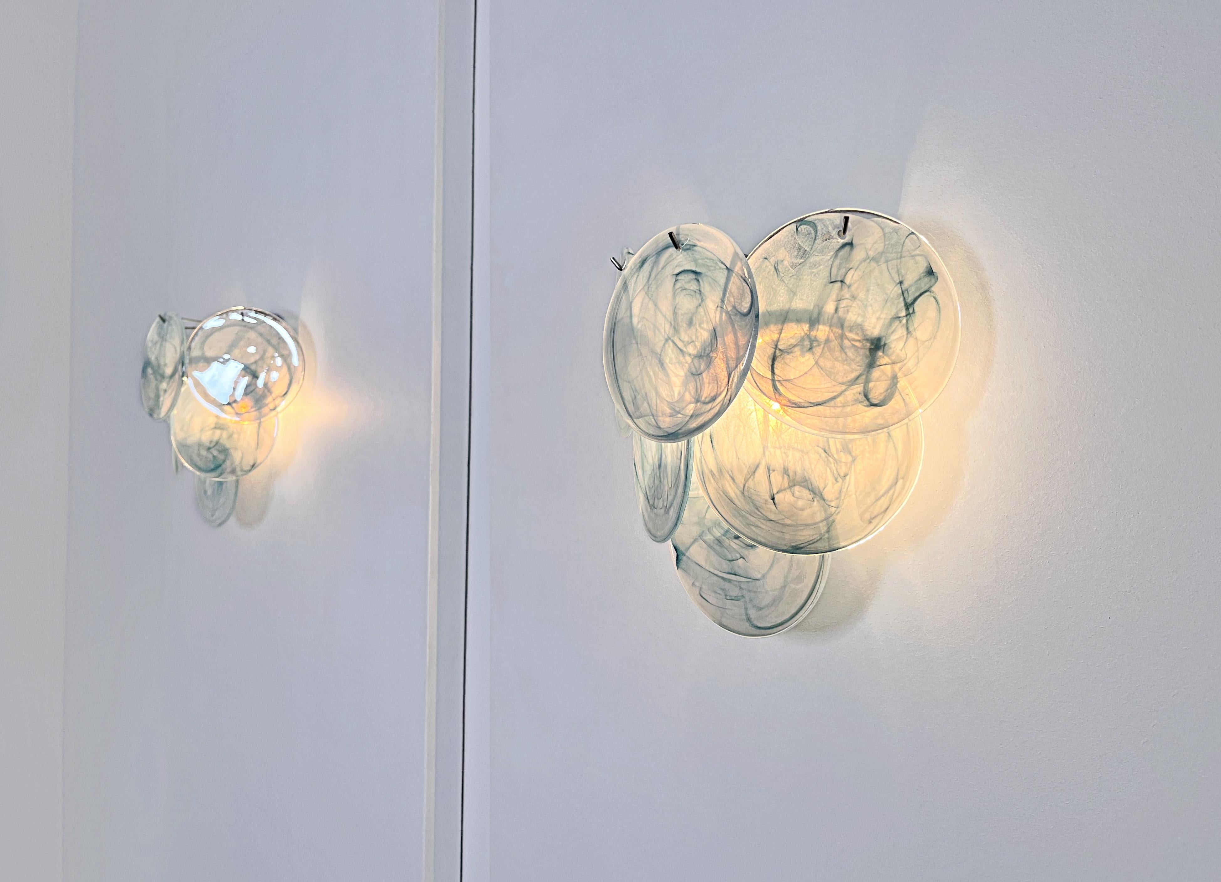 Pair of glass wall sconces - 6 alabaster blue disks en venta 6