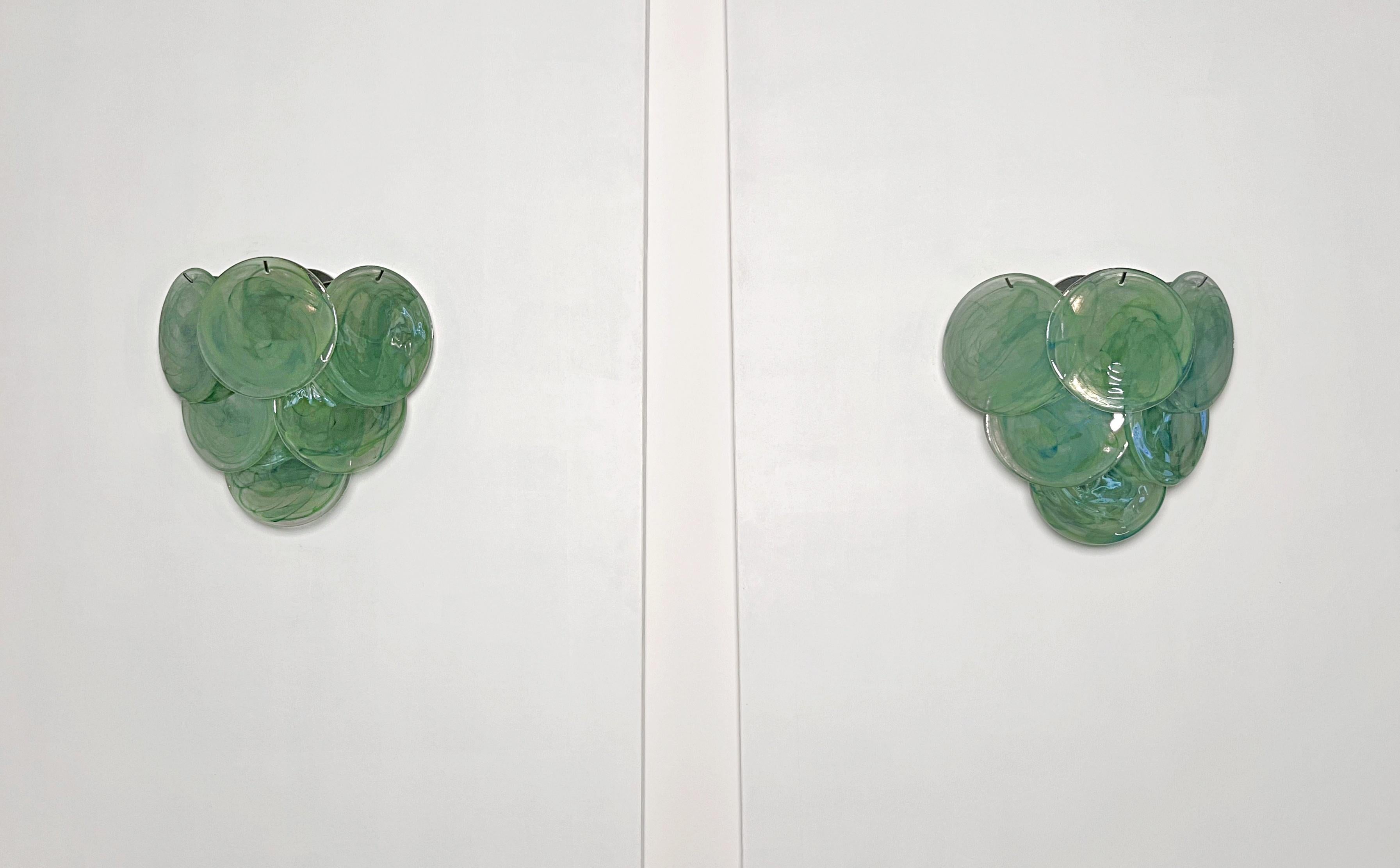 Galvanisé Paire d'appliques murales en verre - 6 disques vert albâtre en vente