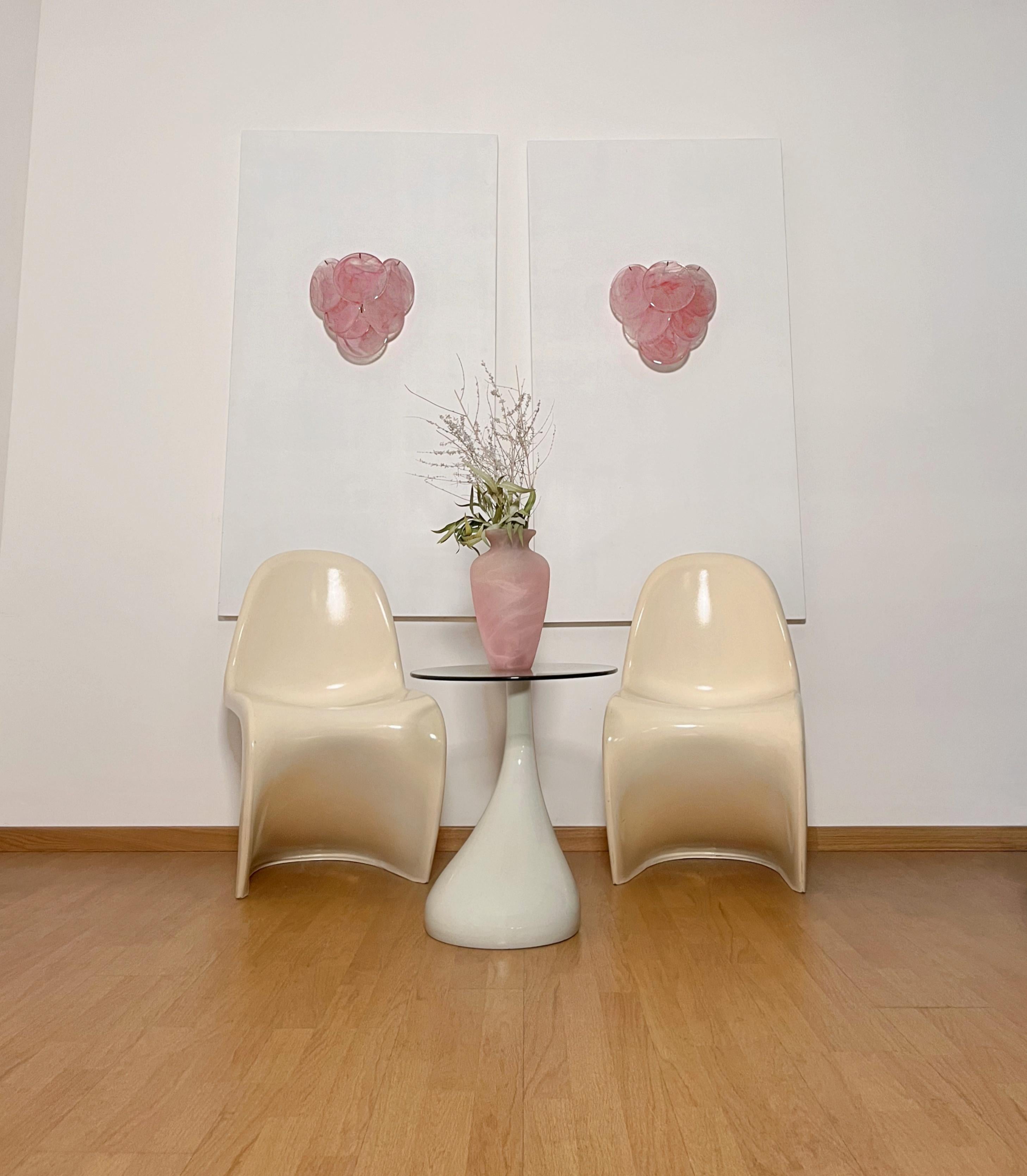 Mid-Century moderno Pair of glass wall sconces - 6 alabaster pink disks
