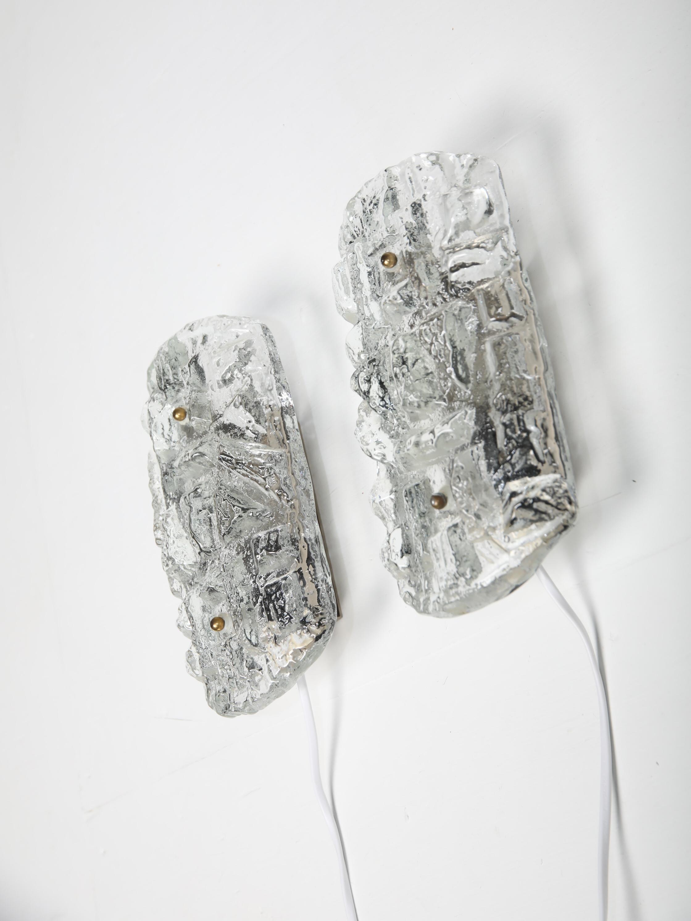 Brutalisme Paire d'appliques murales en verre par Ateljé Engberg, Suède, 1970 en vente