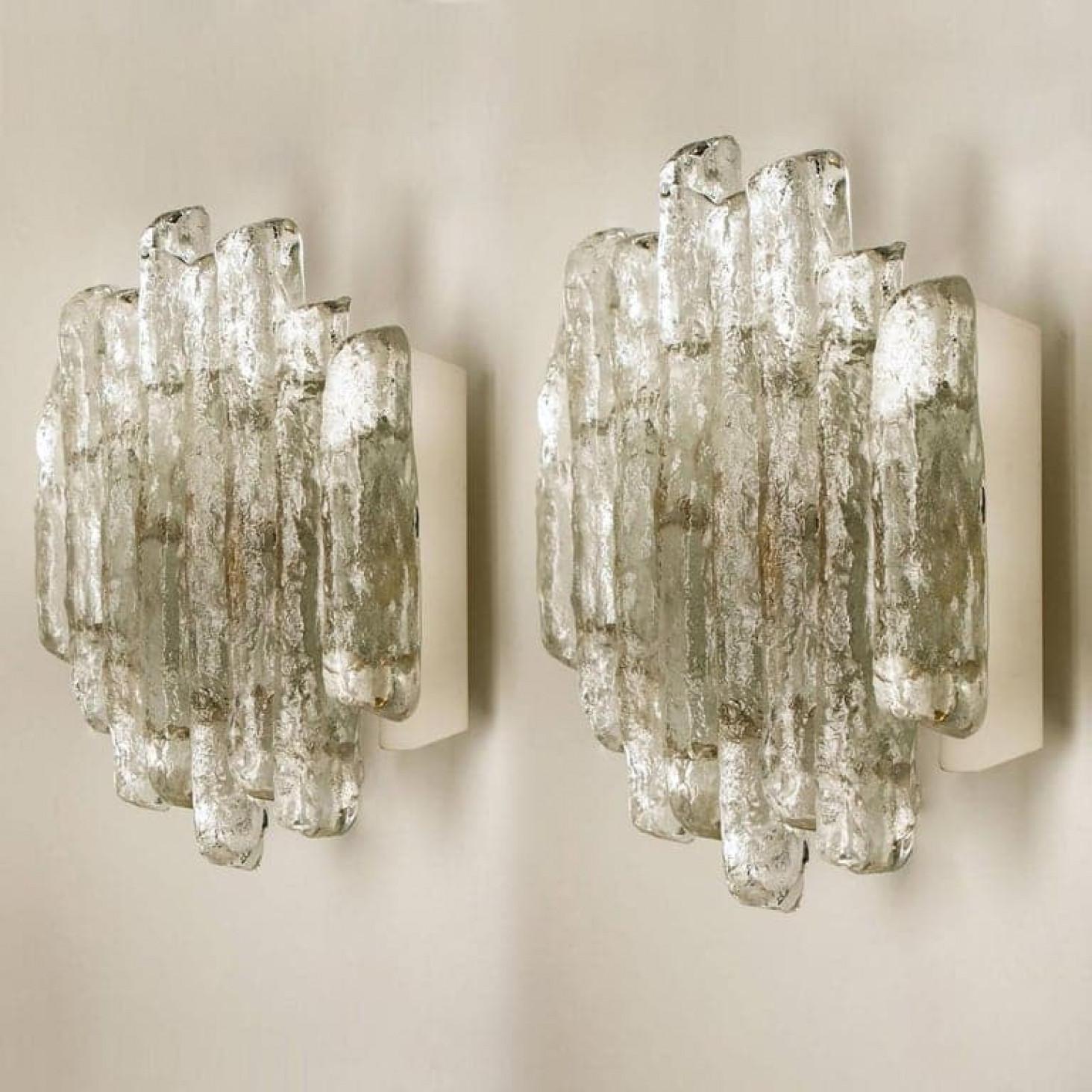 Mid-Century Modern Paire d'appliques murales en verre de J.T. Kalmar, Autriche en vente