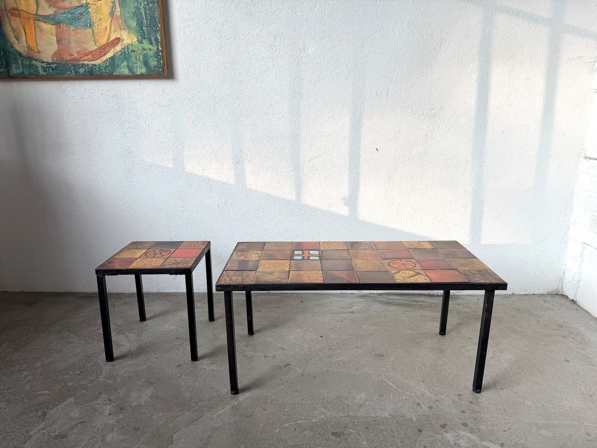 Pair of glazed ceramic and metal coffee tables edited by Roche Bobois In Good Condition For Sale In LYON, FR