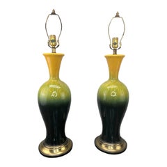 Paire de lampes en céramique émaillée de forme balustre du milieu du siècle dernier