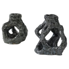 Coppia di candelabri in ceramica smaltata