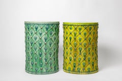 Coppia di tavoli o sgabelli in ceramica smaltata di Sophy Mckeith, 2026.