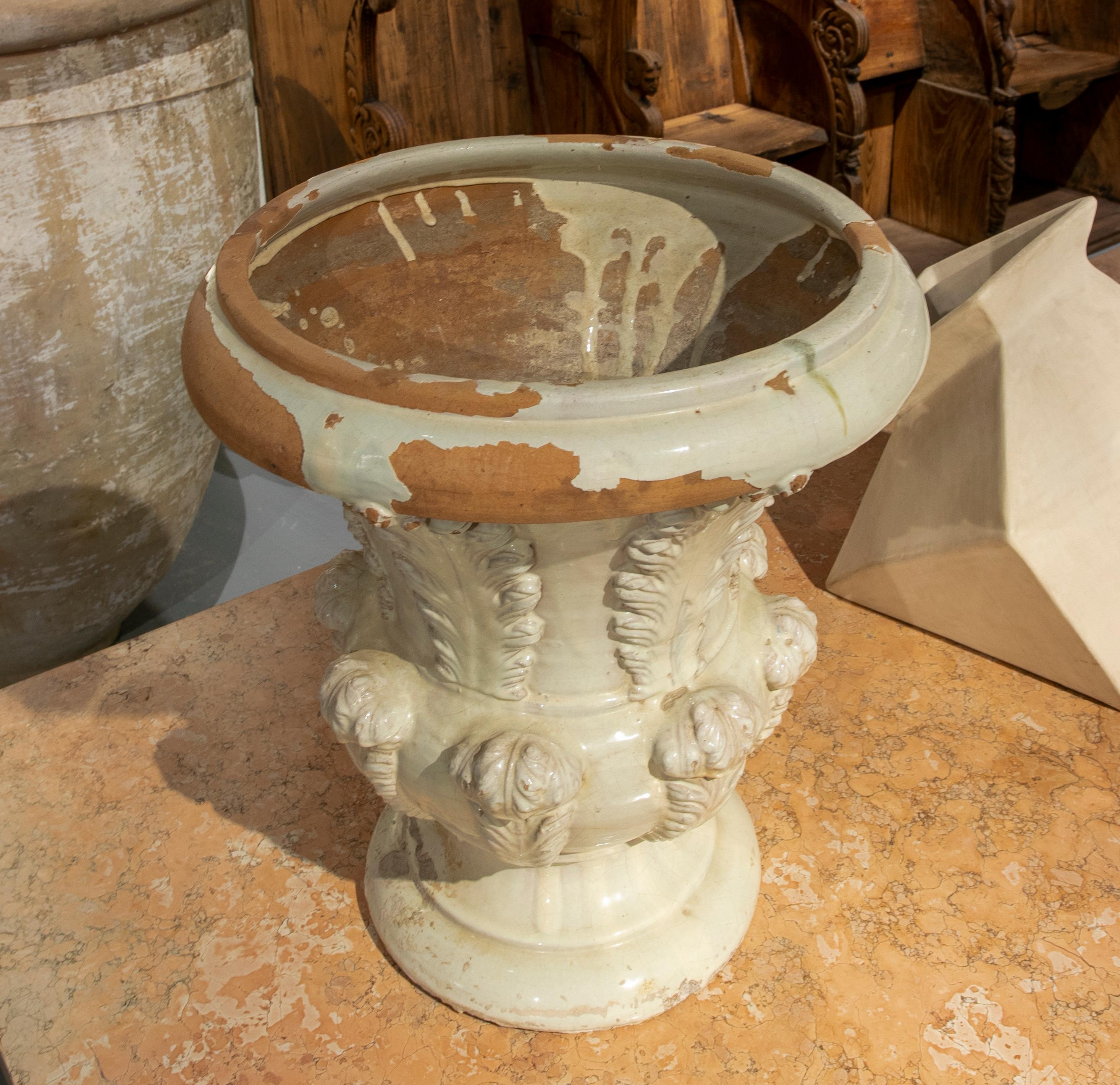 Paire de vases en céramique émaillée du XIXe siècle en vente 10
