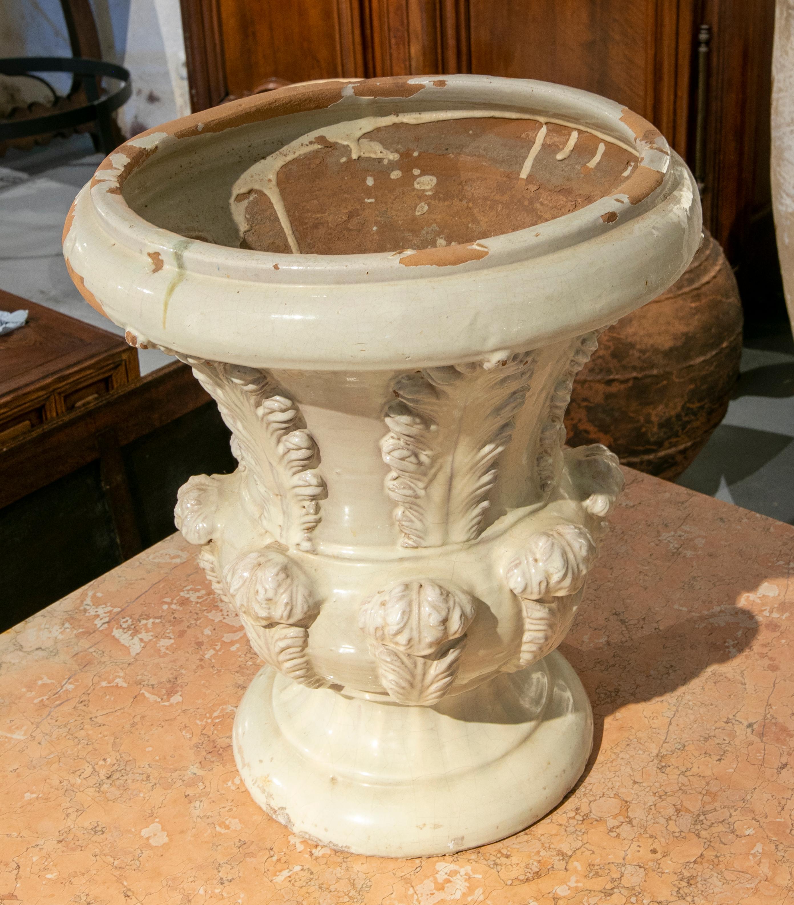 Paire de vases en céramique émaillée du XIXe siècle en vente 12