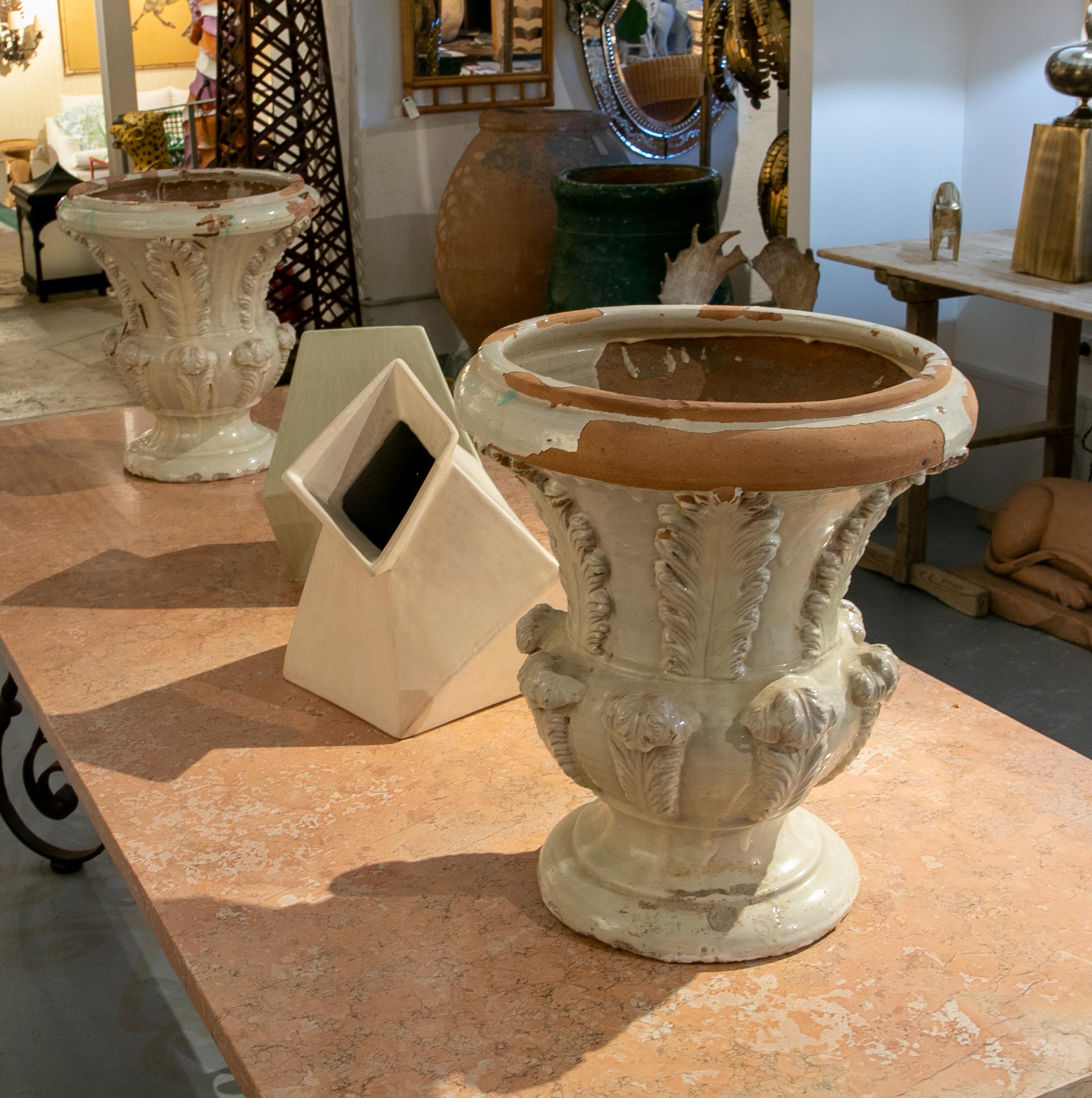 Paar glasierte Keramikvasen aus dem xix Jahrhundert.