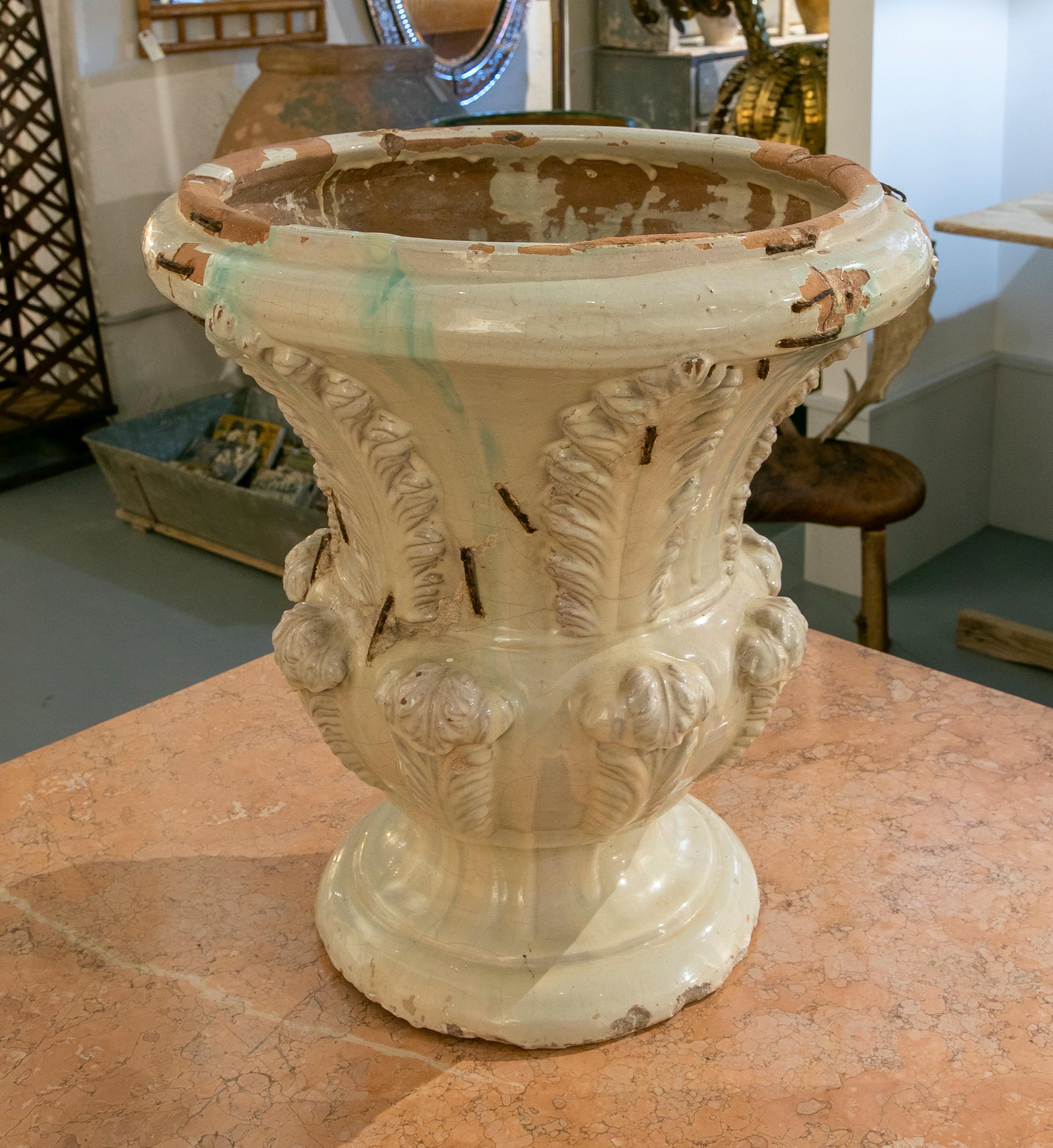 Paire de vases en céramique émaillée du XIXe siècle en vente 2