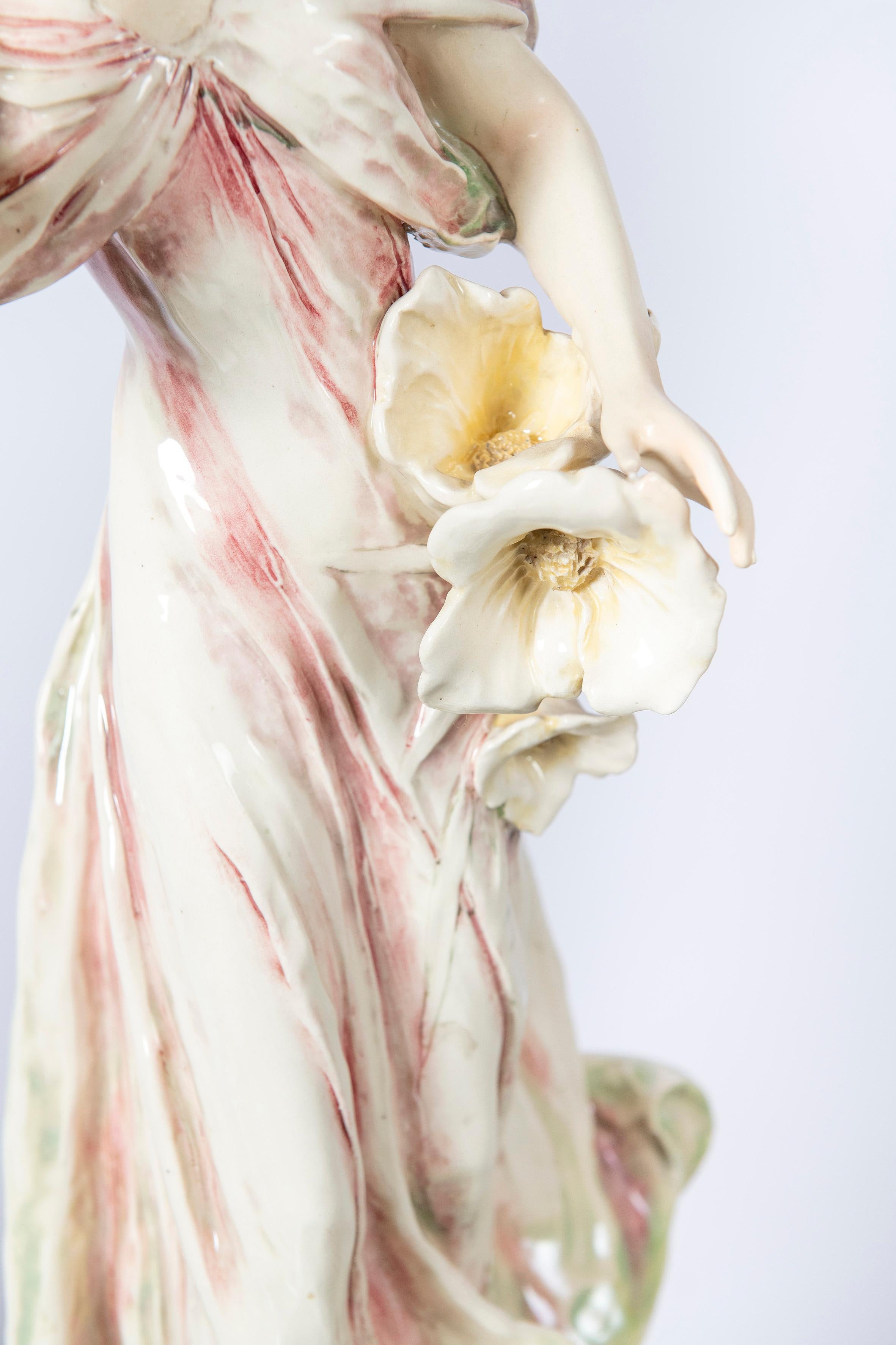 Ceramica Coppia di donne in ceramica smaltata, periodo Art Nouveau, Vienna, circa 1900 in vendita