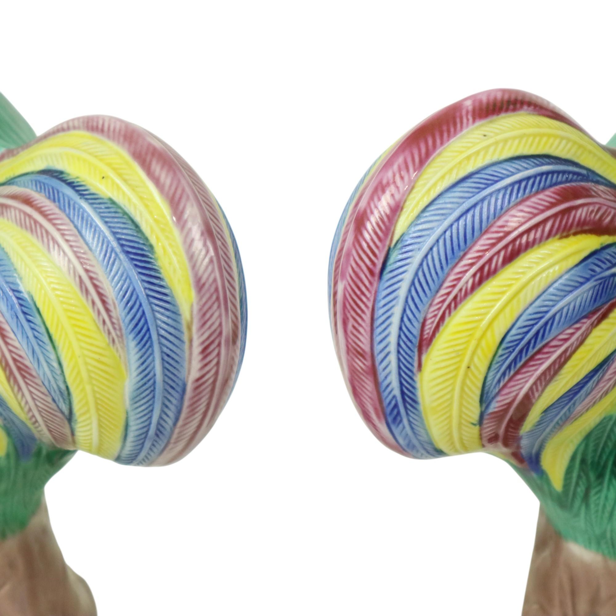 Paire de coqs polychromes émaillés en porcelaine chinoise 34cm en vente 5