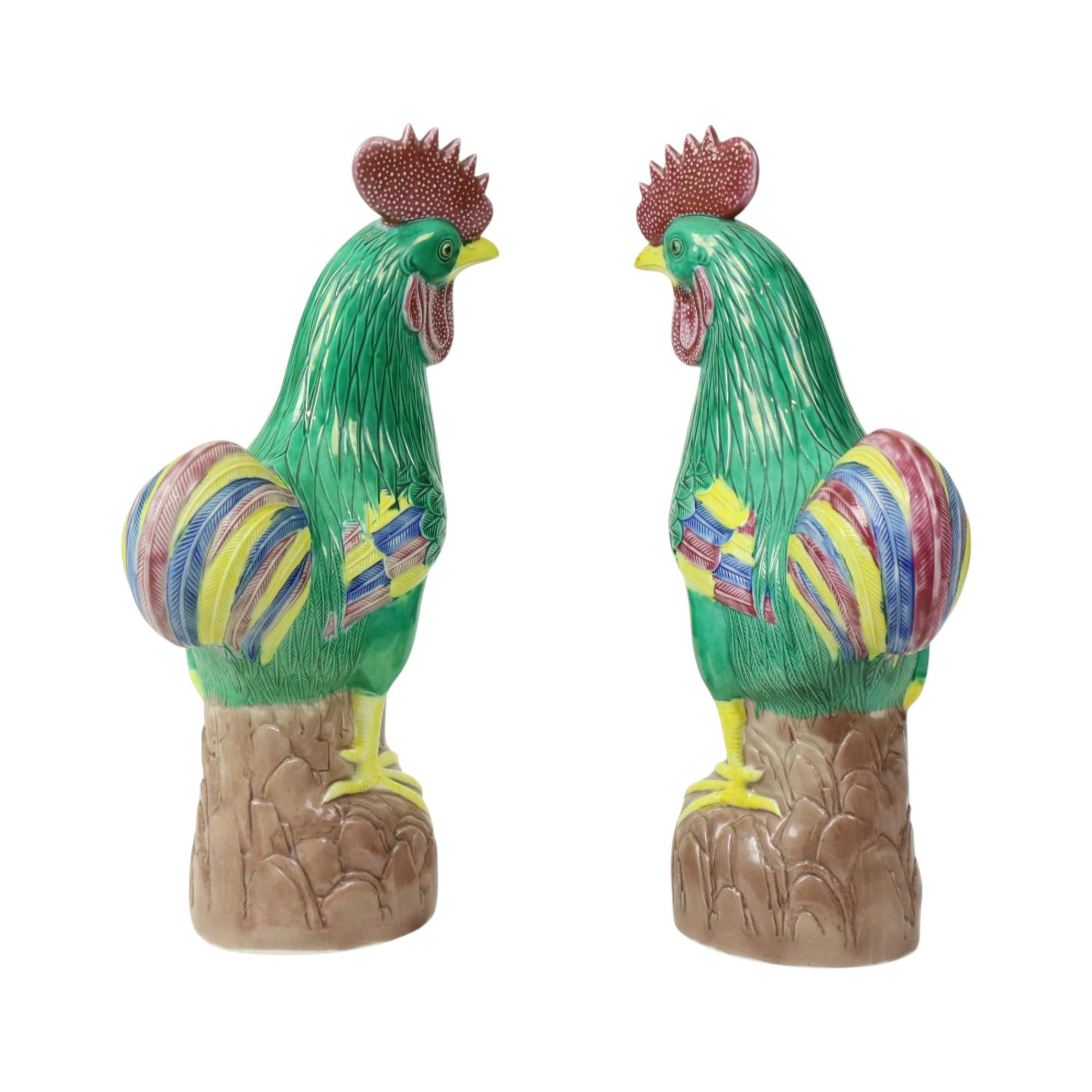 Paire de coqs polychromes émaillés en porcelaine chinoise 34cm en vente 6