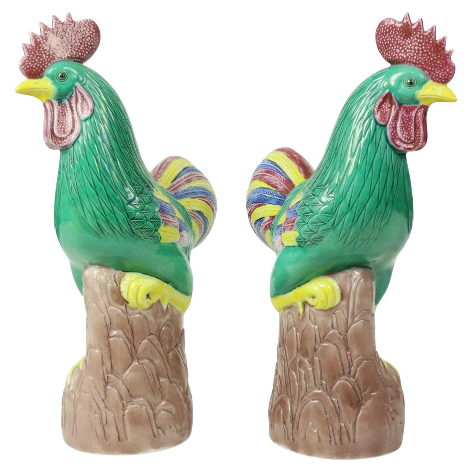 Coppia di galli policromi smaltati in porcellana cinese 34 cm