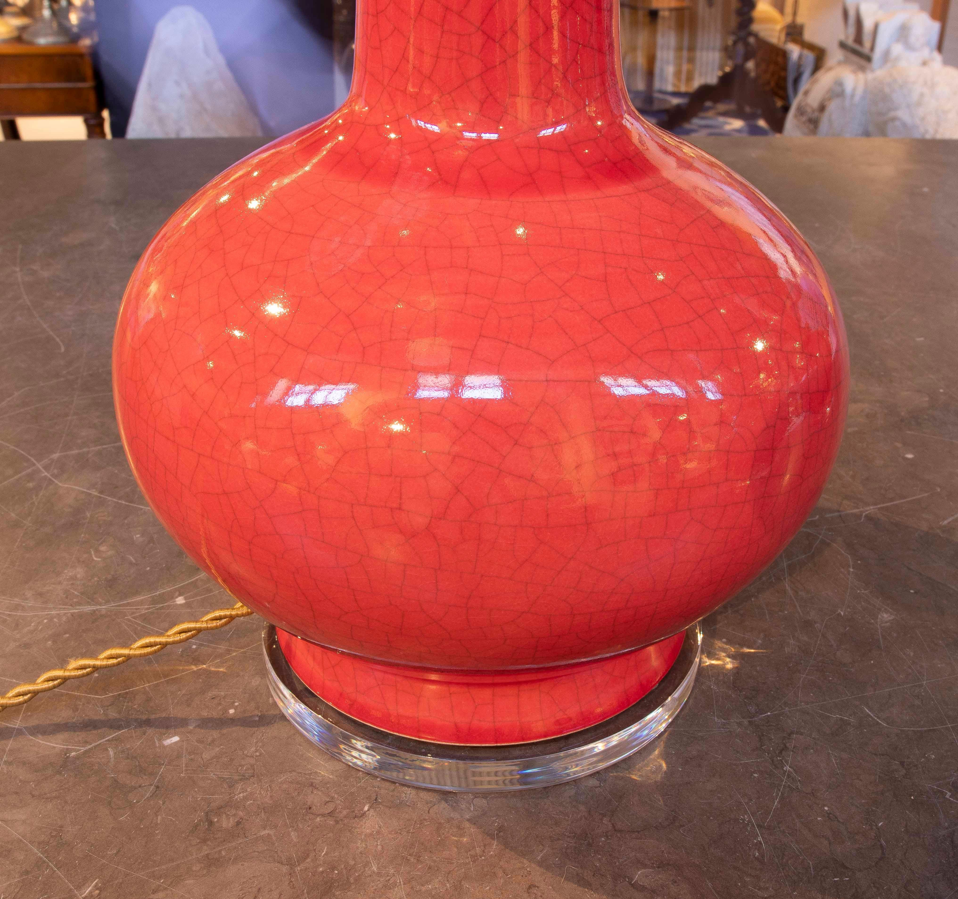 Pareja de Lámparas de Mesa de Cerámica Roja Esmaltada, Estilo Moderno de Mediados de Siglo Glaseado en venta