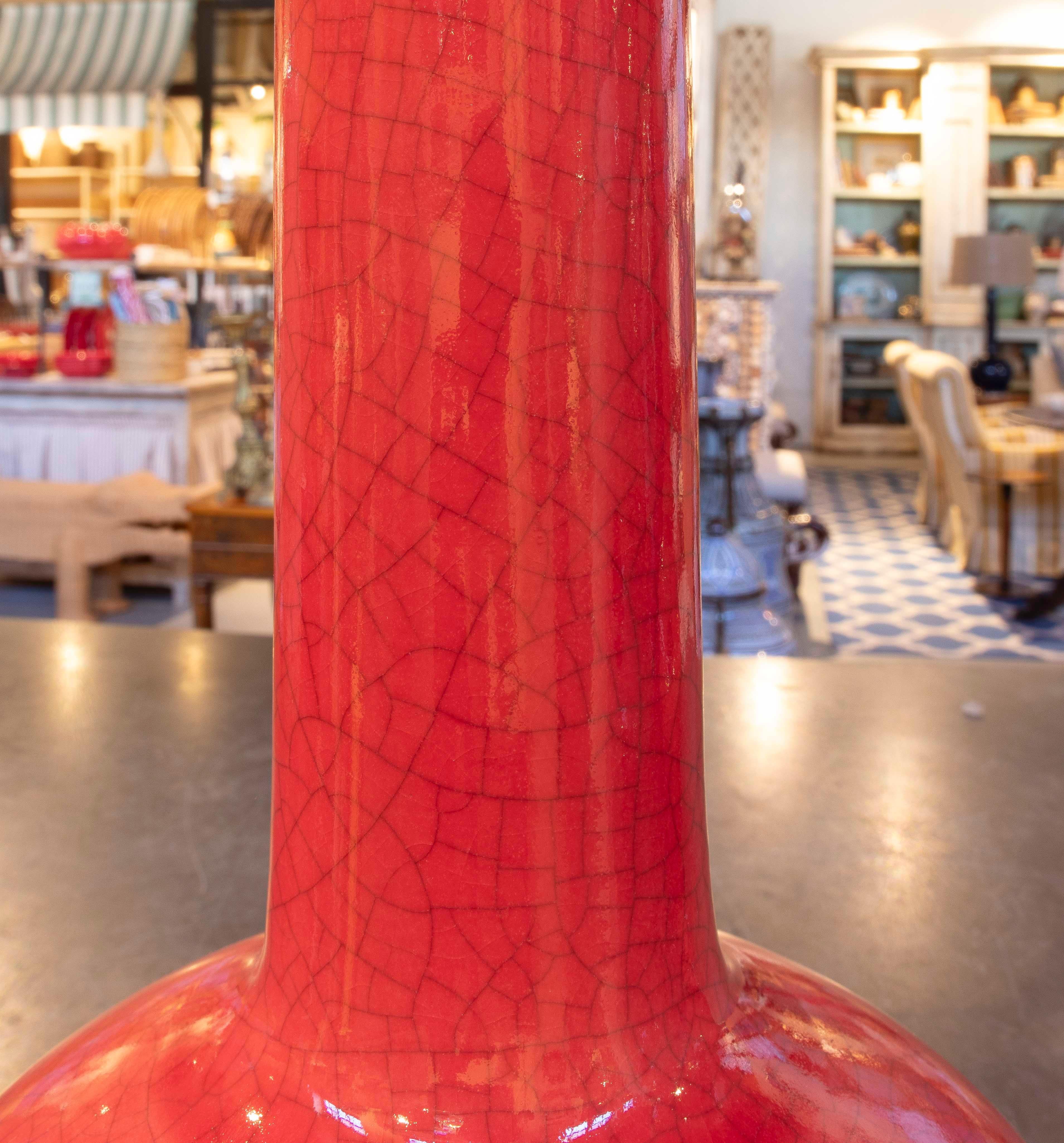 Pareja de Lámparas de Mesa de Cerámica Roja Esmaltada, Estilo Moderno de Mediados de Siglo Siglo XXI y contemporáneo en venta