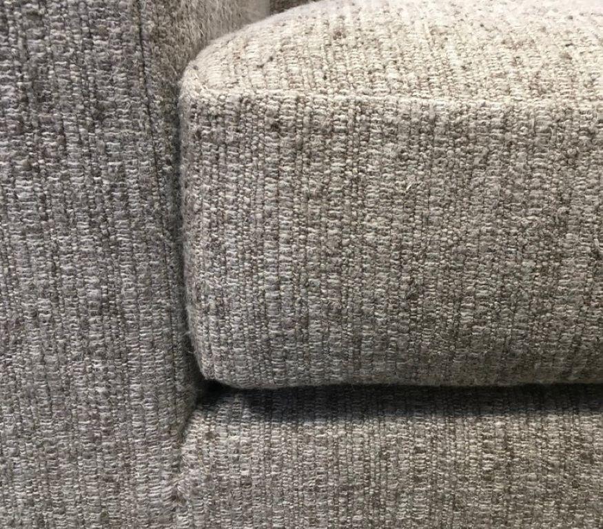 Paar Glencoe Lounge Chairs und passender Ottoman von Marmol Radziner im Angebot 1