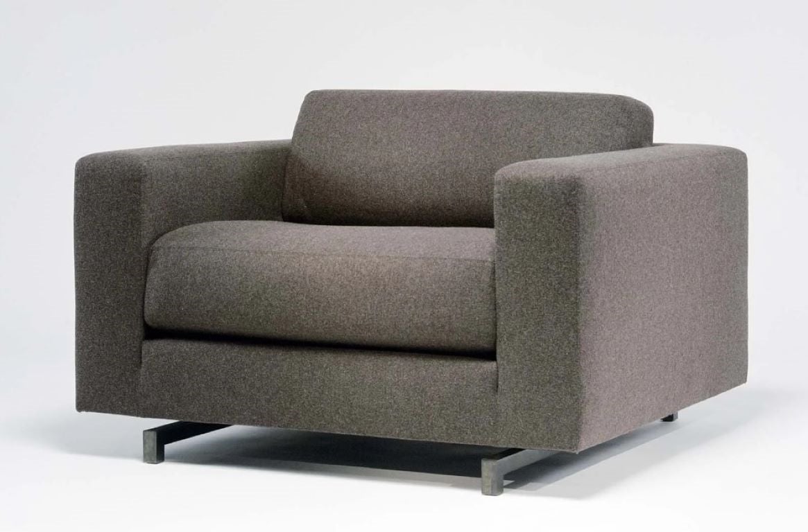 Paar Glencoe Lounge Chairs und passender Ottoman von Marmol Radziner
