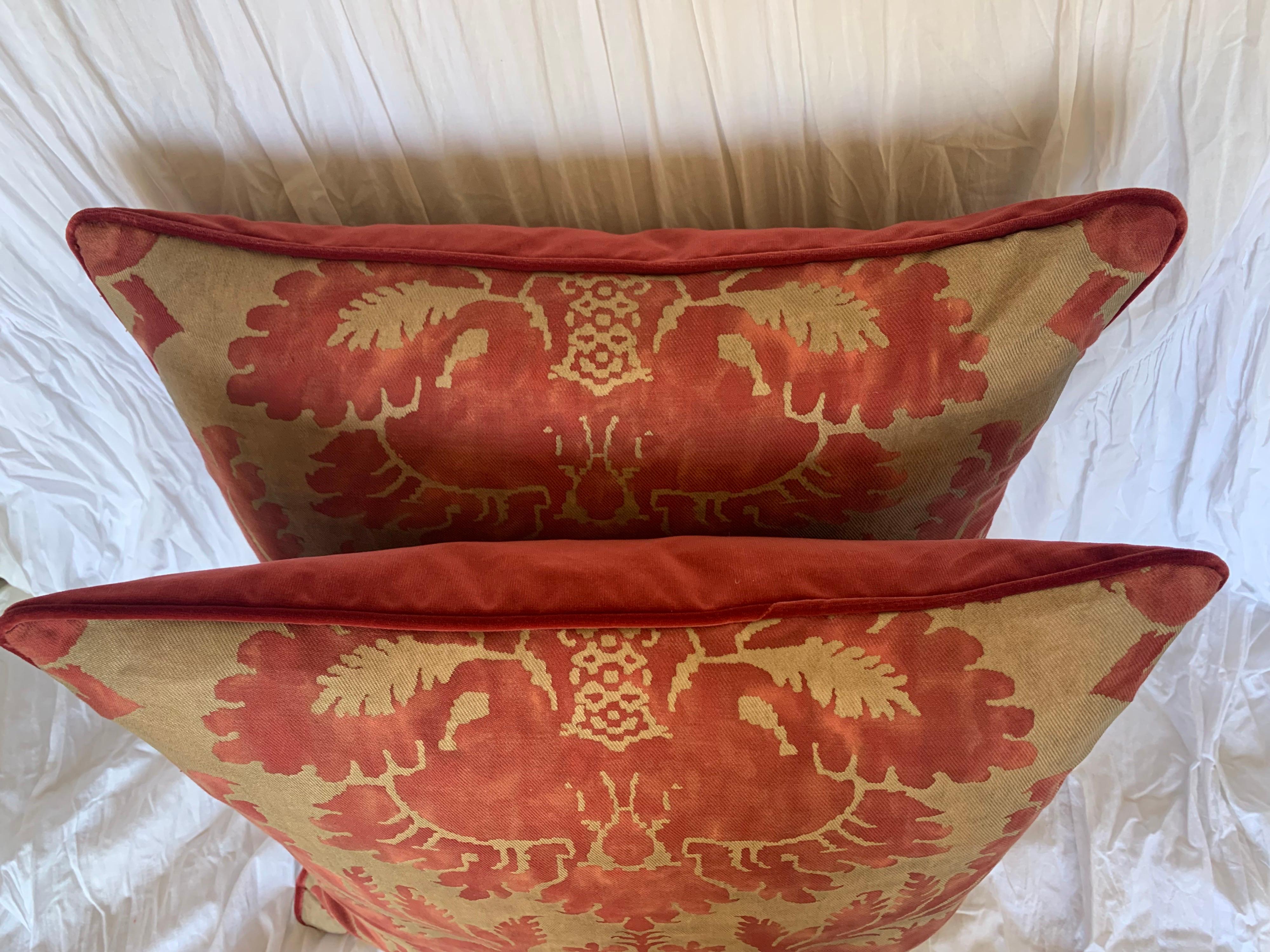 Pair of Glicine Patterned Fortuny Pillows In Excellent Condition In Los Angeles, CA