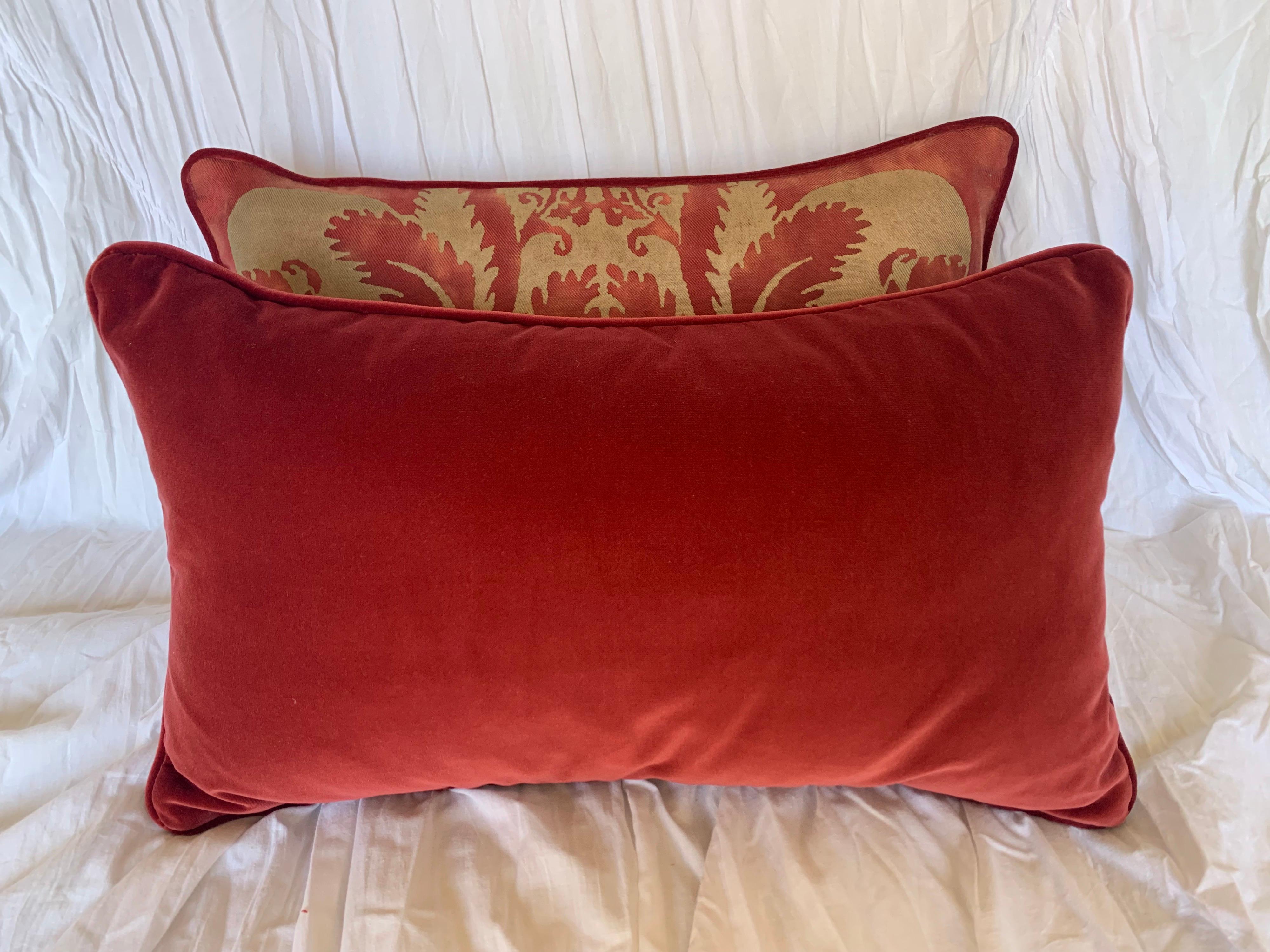 Contemporary Pair of Glicine Patterned Fortuny Pillows