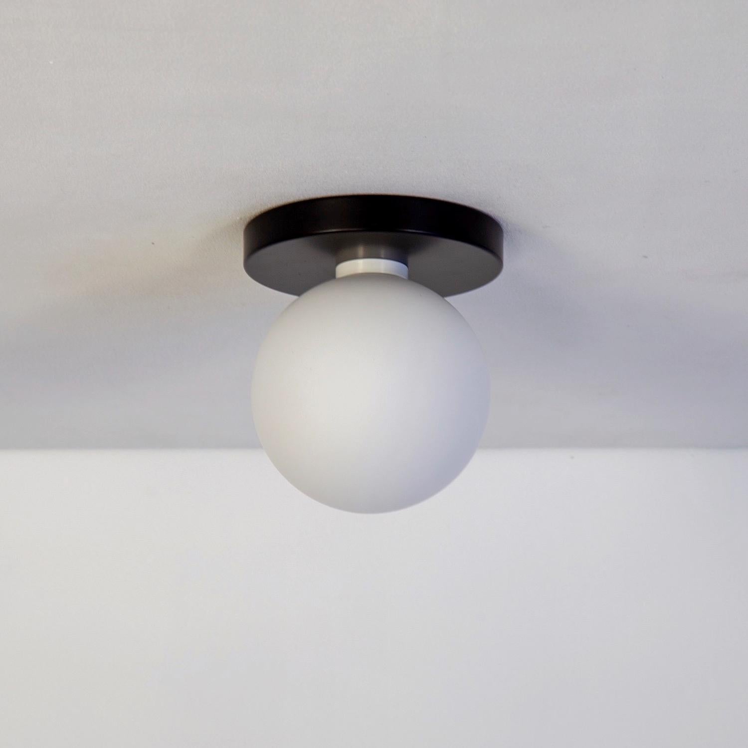 Américain Paire de Globe Lighting, noir, verre de 5 po, fait sur commande. en vente