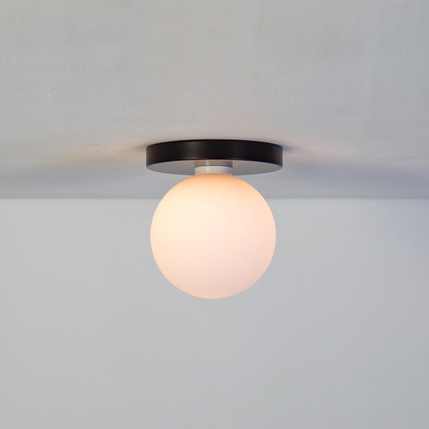 Paire de Globe Lighting, noir, verre de 5 po, fait sur commande. Neuf - En vente à Brooklyn, NY
