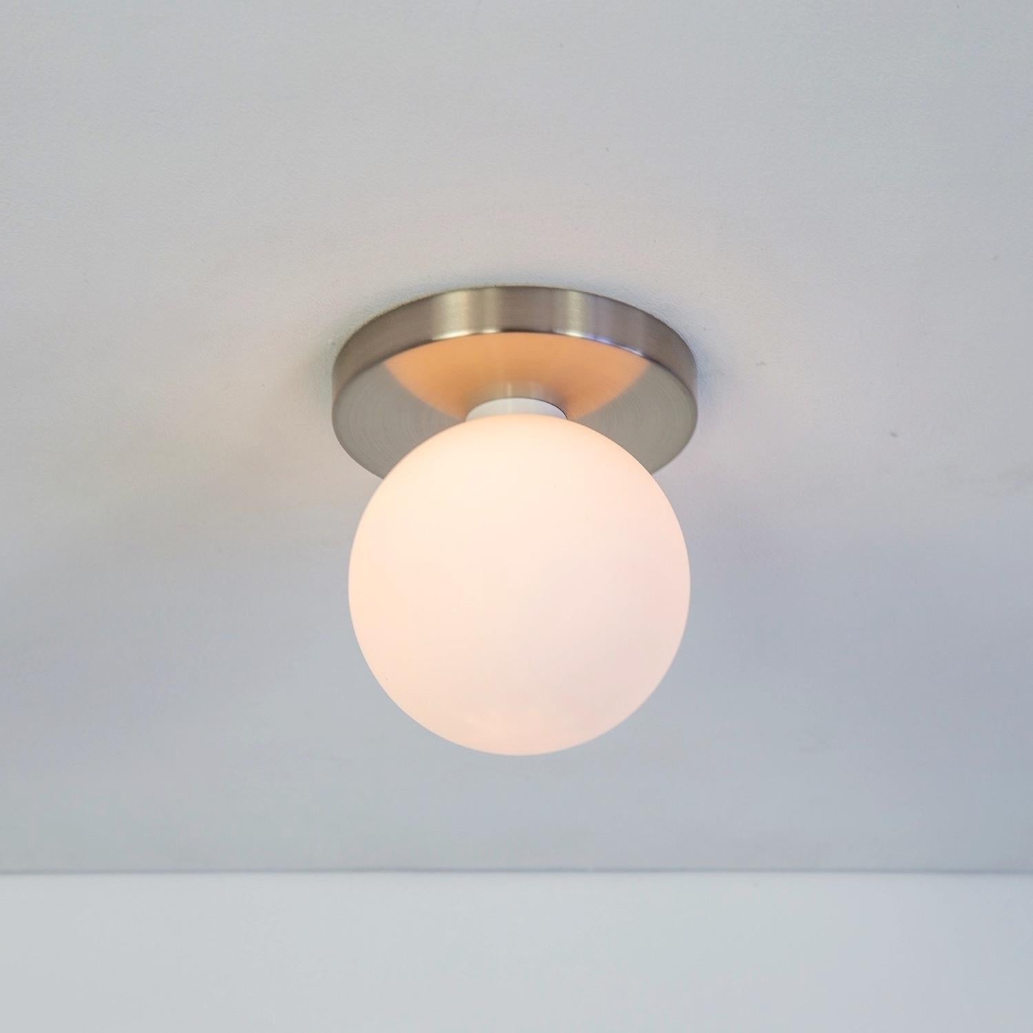 Paire de globes encastrés par Research.Lighting, nickel brossé, verre 5 pouces, MTO Neuf - En vente à Brooklyn, NY