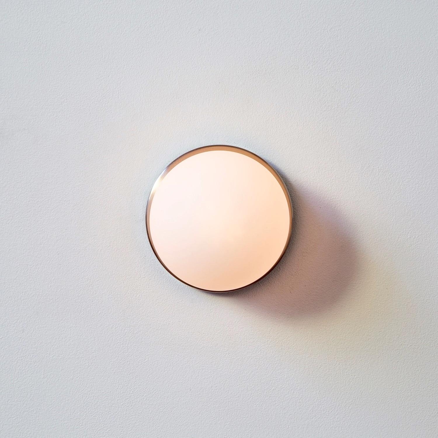 Laiton Paire de globes encastrés par Research.Lighting, nickel brossé, verre 5 pouces, MTO en vente