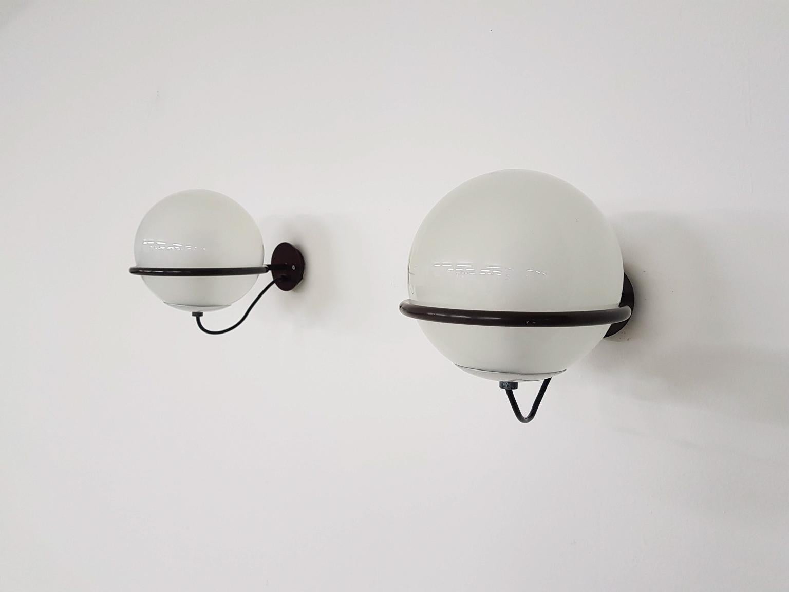 Pair of Globe Wall Lights Model 238/1 by Gino Sarfatti for Arteluce, Italy, 1959 In Good Condition In Amsterdam, NL