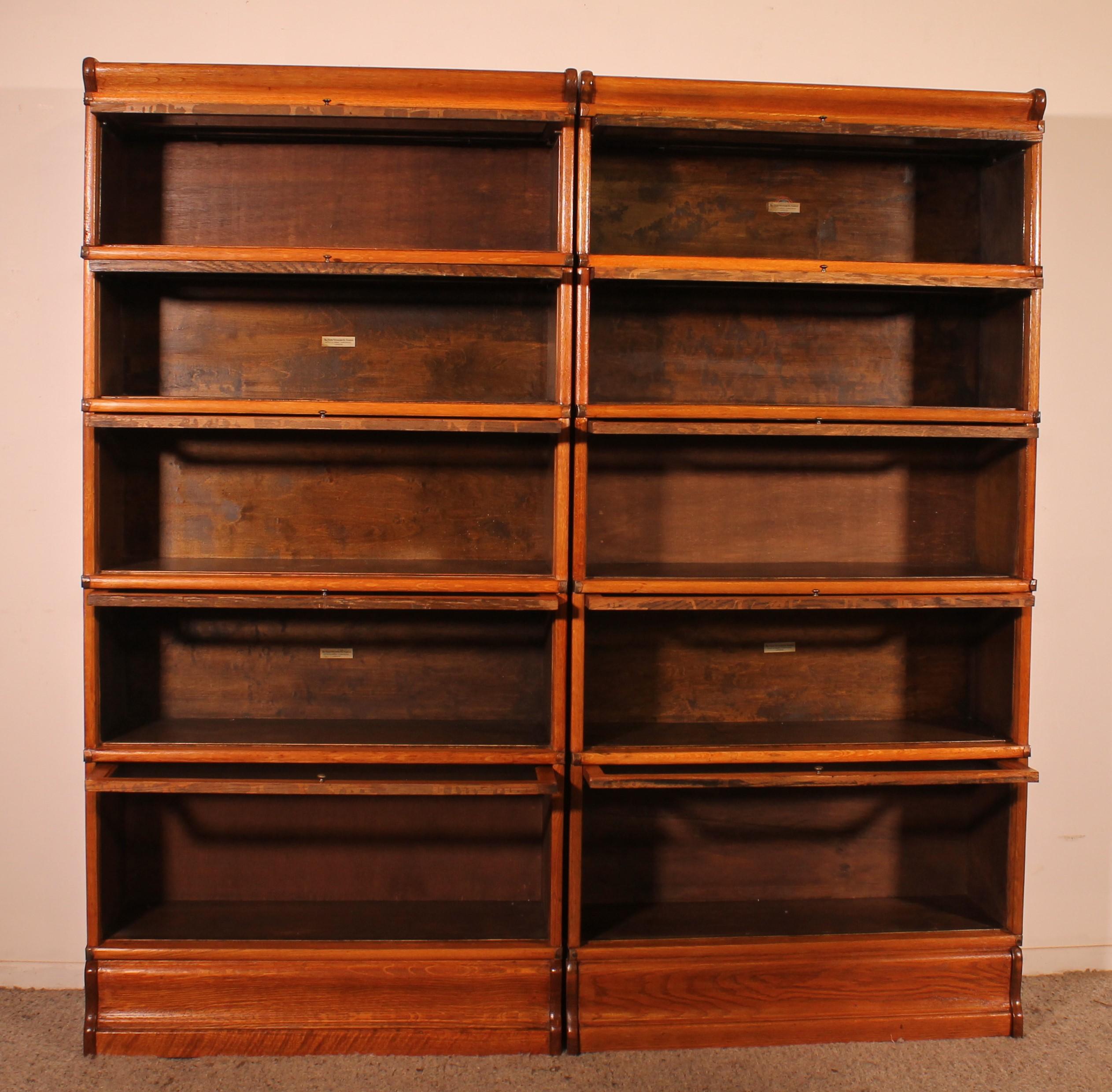 Aesthetic Movement Pair Of Globe Wernicke Bookcases In Oak -19th Century For Sale