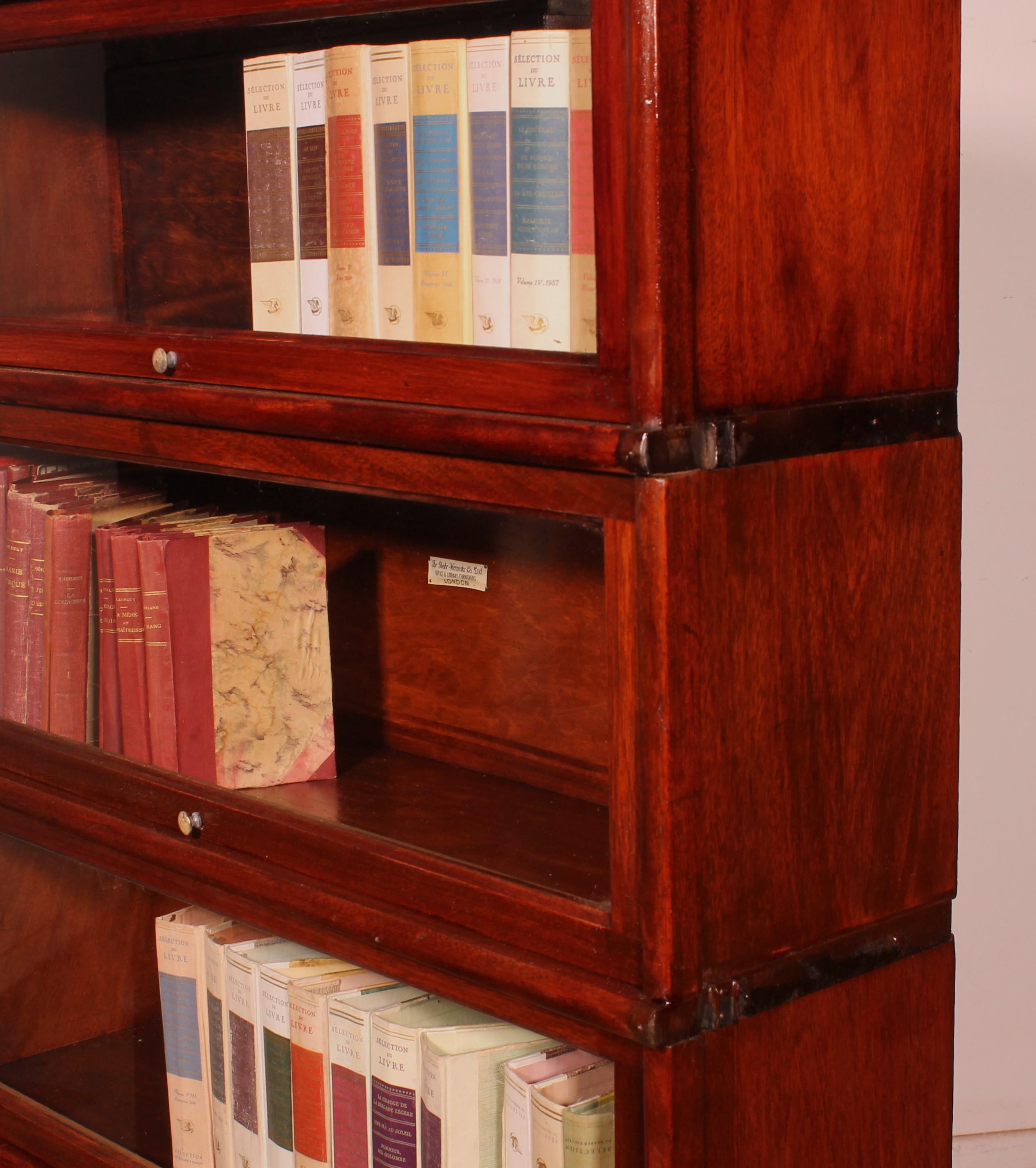 Pair Of Globe Wernicke Mahogany Bookcases Circa 1900 en venta 3